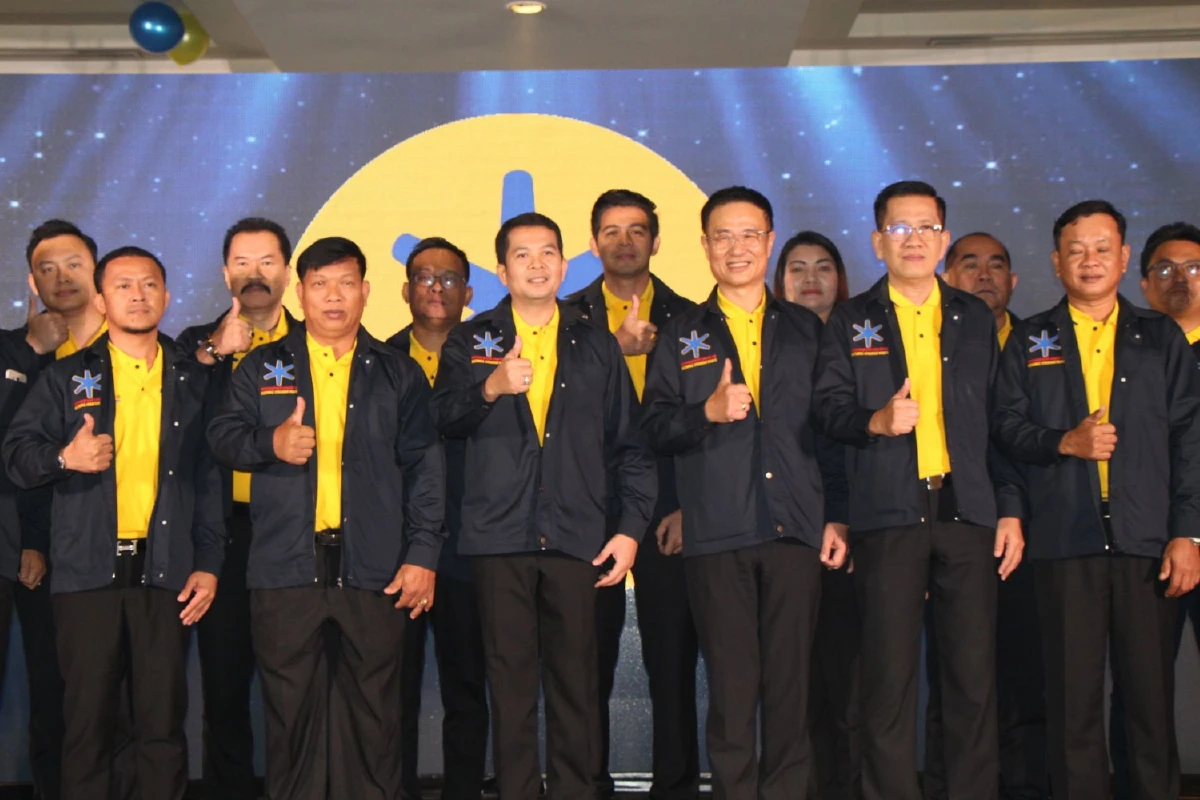 โหวต "ขจรศักดิ์" นั่งหัวหน้าพรรคยุทธศาสตร์ชาติ