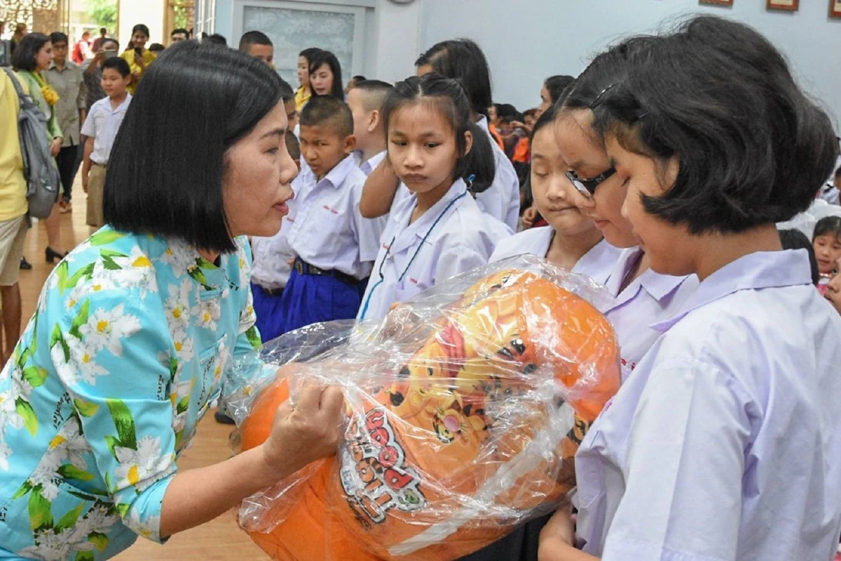 สภาสตรีฯจัดงานวันเด็ก มอบ200ทุนการศึกษาให้ผู้เรียนดีแต่ยากจน