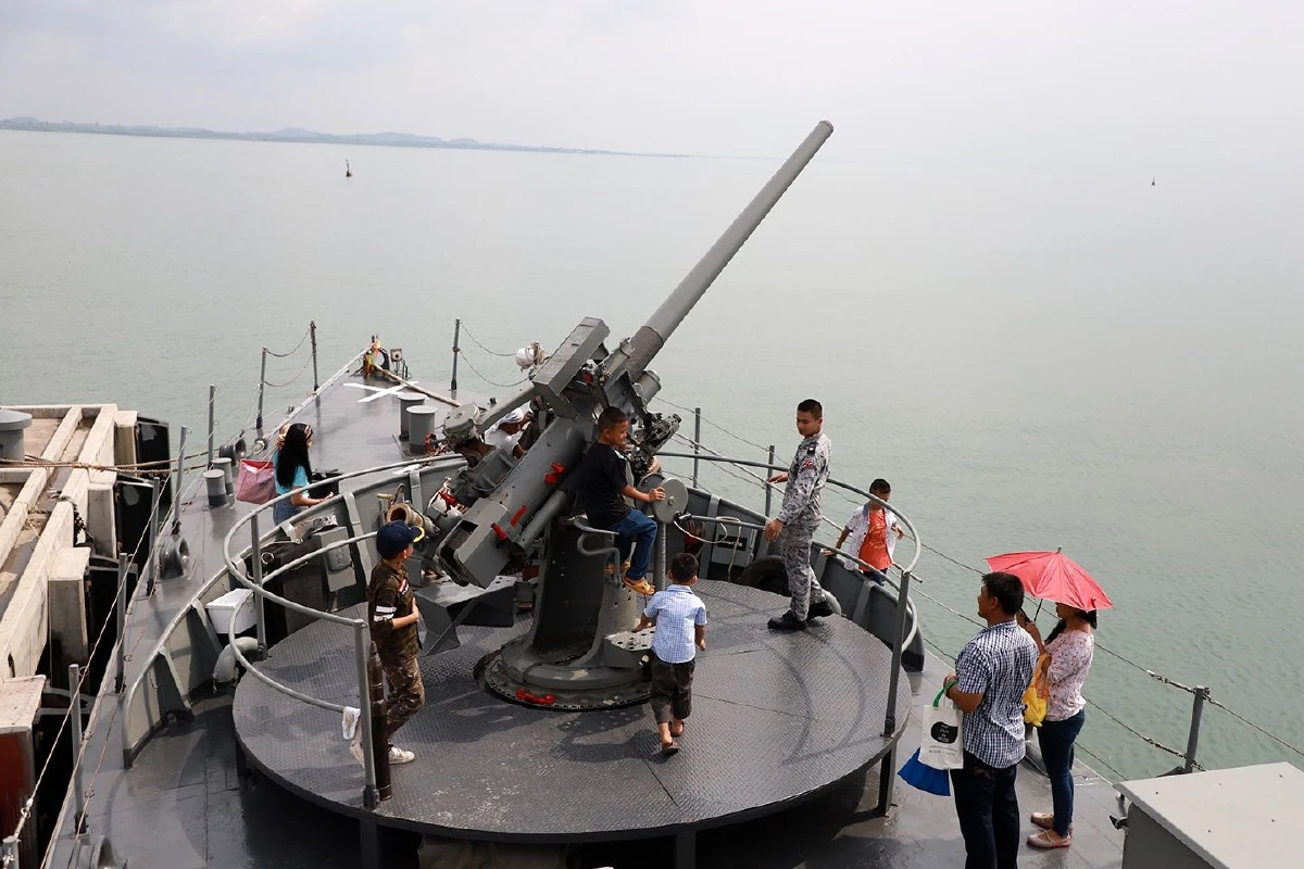 เรือหลวงเทพา โชว์ช่วยผู้ประสบภัยทางทางทะเล เนื่องในวันเด็กแห่งชาติปี63