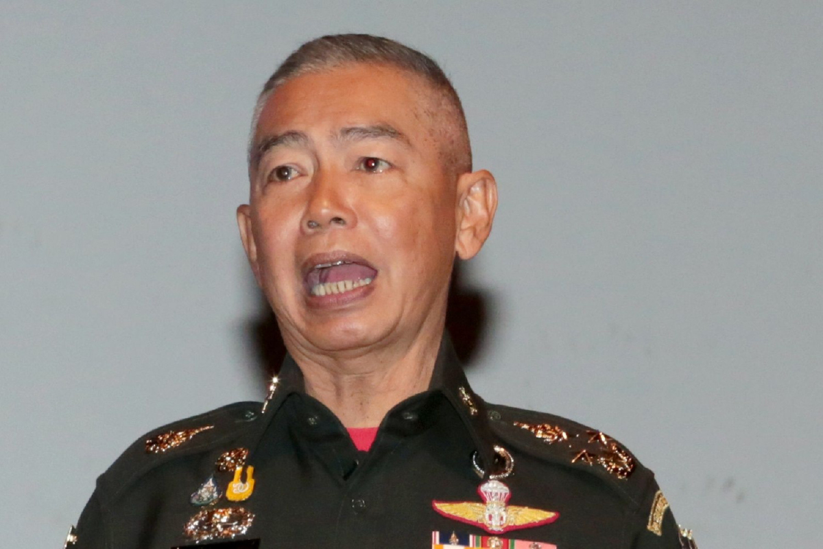 ผบ.ทบ.สั่งทุกหน่วยช่วยตำรวจล่าโจรกราดยิงชิงทองลพบุรี ผบ.ทบ.สั่งทุกหน่วยช่วยตำรวจล่าโจรกราดยิงชิงทองลพบุรี