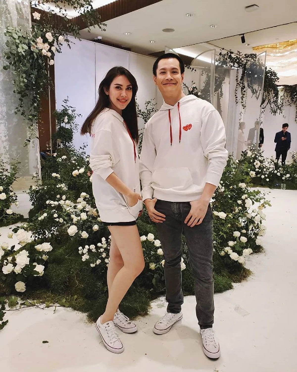 ส่องแก๊งเพื่อนเจ้าสาวสวยหล่อของ มิว นิษฐา แต่งตัวจัดเต็มความปังไม่มีใครยอมใคร