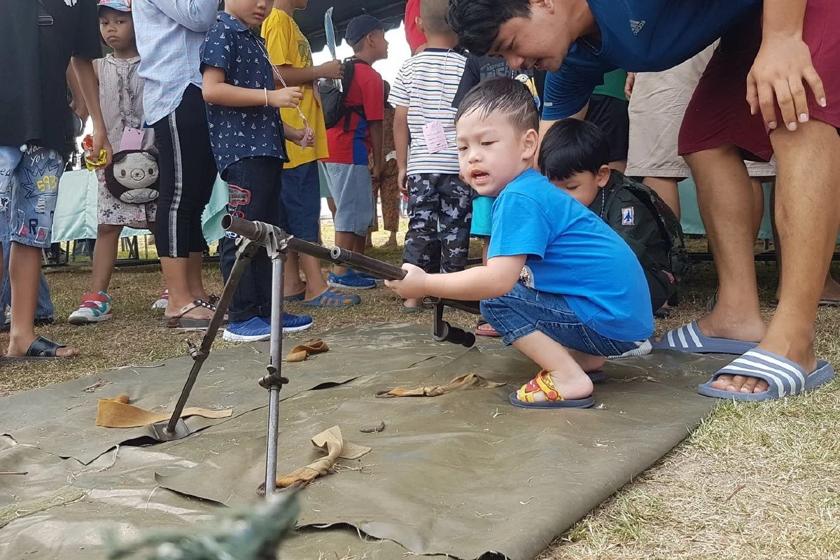 โรงเรียนนายเรือ นำเรือรบหลวงจอดเทียบท่าโชว์งานวันเด็กปี63
