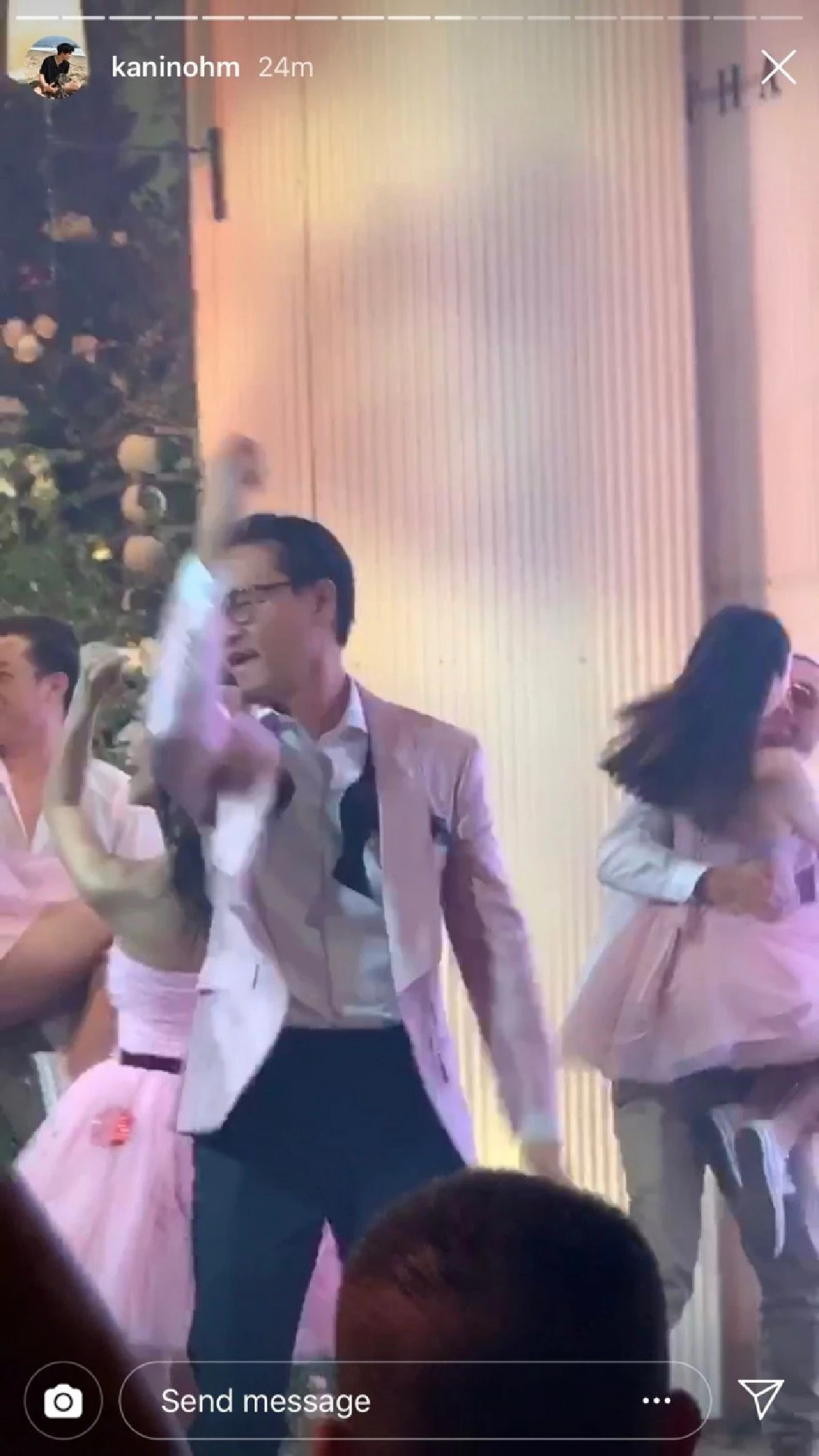 อาฟเตอร์ปาร์ตี้คึกคัก! มิว นิษฐา-ไฮโซเซนต์ โชว์สเต็ปแดนซ์กระจายกับแก๊งเพื่อน (คลิป)