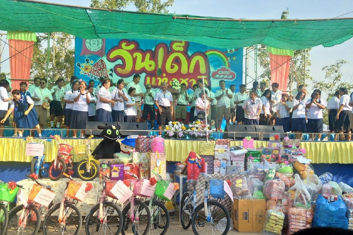 นายกอบต.โคราชสุดฮา นำทีมเต้นเรียกเสียงหัวเราะงานวันเด็กปี63