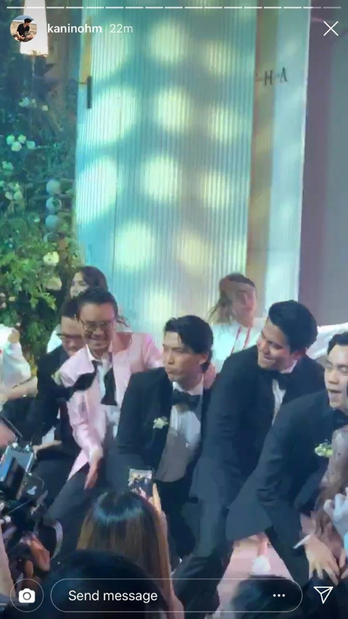 อาฟเตอร์ปาร์ตี้คึกคัก! มิว นิษฐา-ไฮโซเซนต์ โชว์สเต็ปแดนซ์กระจายกับแก๊งเพื่อน (คลิป)