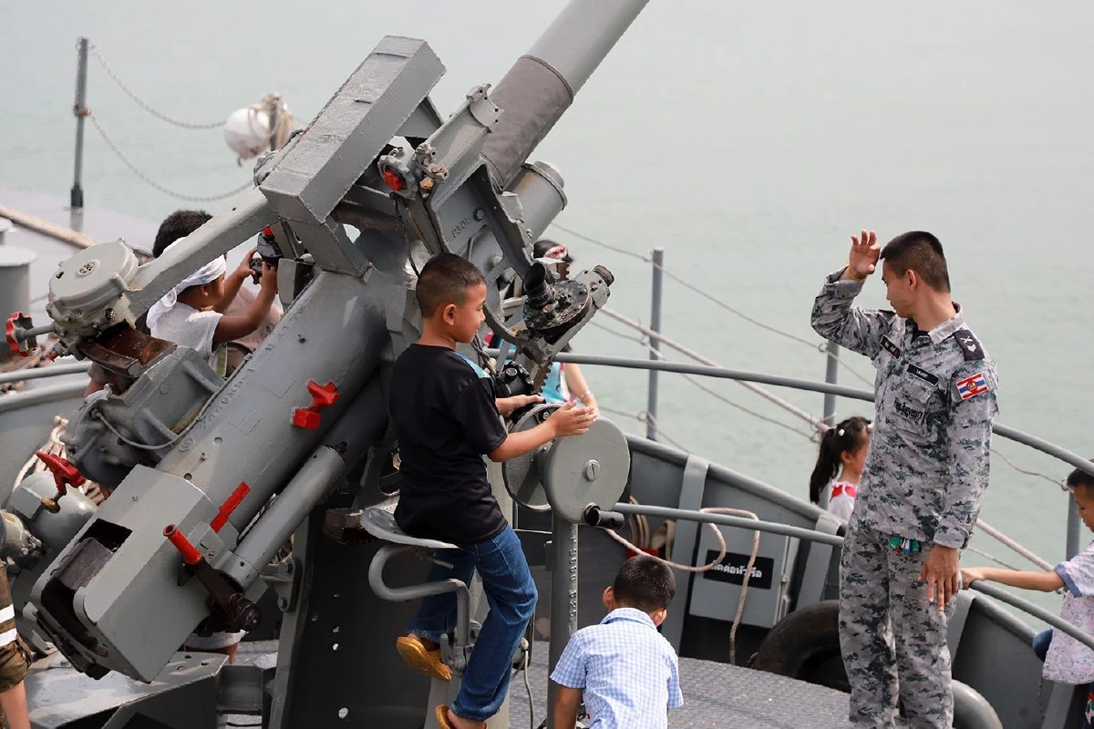 เรือหลวงเทพา โชว์ช่วยผู้ประสบภัยทางทางทะเล เนื่องในวันเด็กแห่งชาติปี63