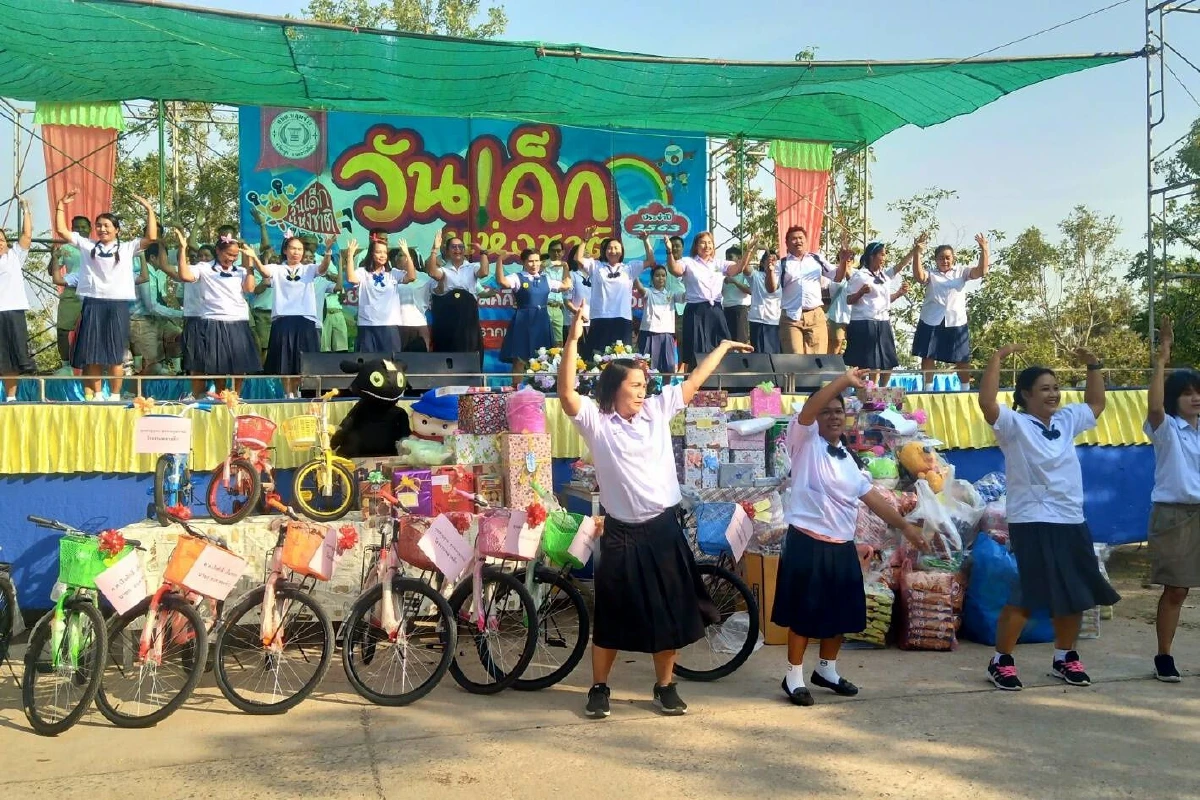 นายกอบต.โคราชสุดฮา นำทีมเต้นเรียกเสียงหัวเราะงานวันเด็กปี63