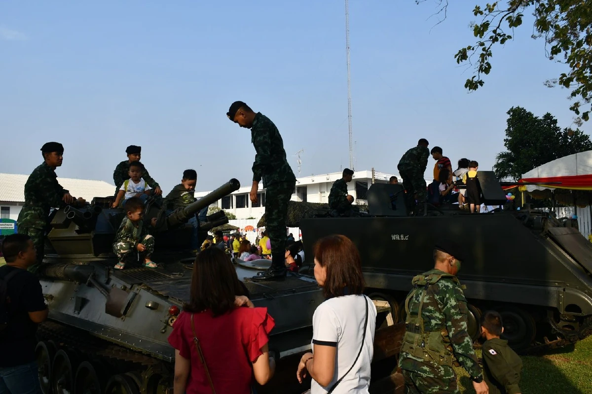 กองทัพภาค3โชว์รถต้นแบบคล้ายของแบทแมนงานวันเด็กปี63