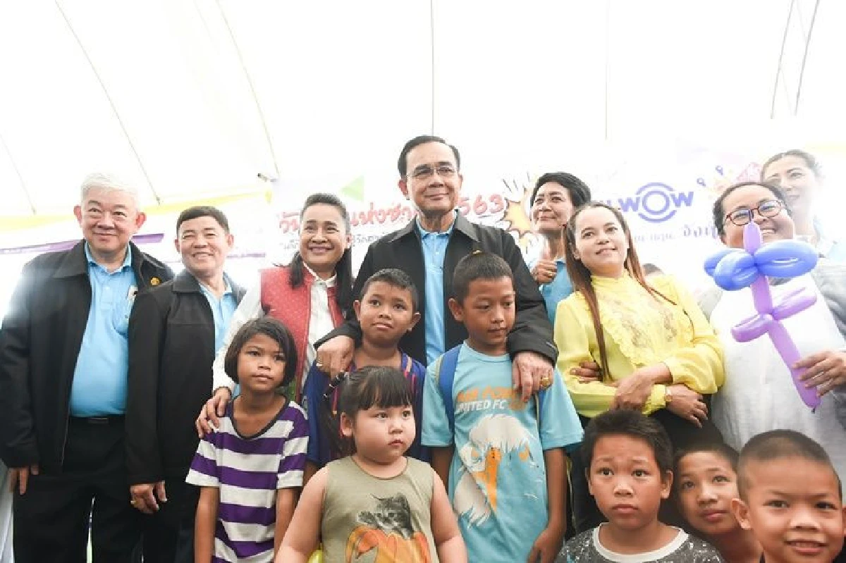 "ลุงตู่" เปิดงานวันเด็กศธ.  ขอให้เด็กรู้รักสามัคคี ยืนยันจะไม่เป็นหมาป่าใจร้าย