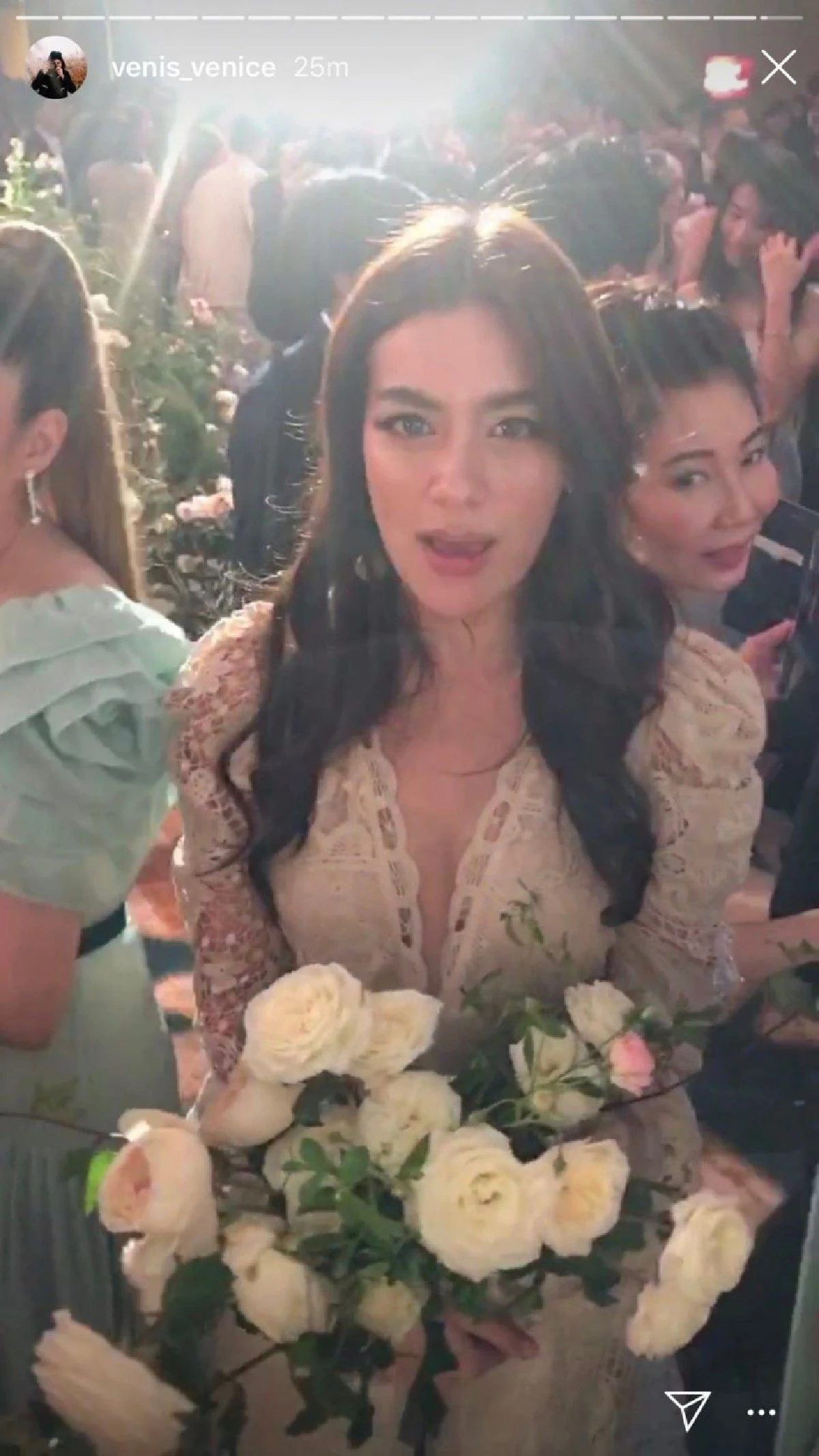 คิมเบอร์ลี่ เขินหนักมาก! คว้าช่อดอกไม้จาก มิว นิษฐา นี่แหละเจ้าสาวคนต่อไป (คลิป)