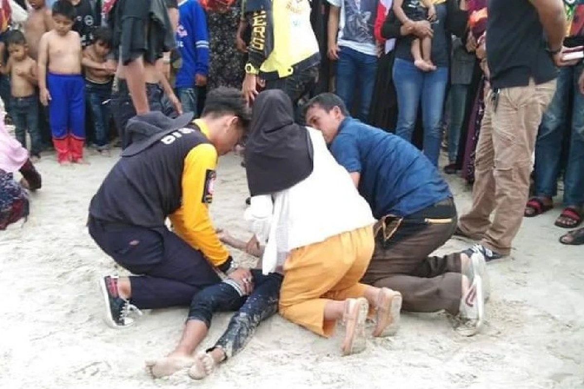 เศร้าวันเด็ก จมน้ำหาดนราทัศน์ รอด3ราย สูญหาย1ราย