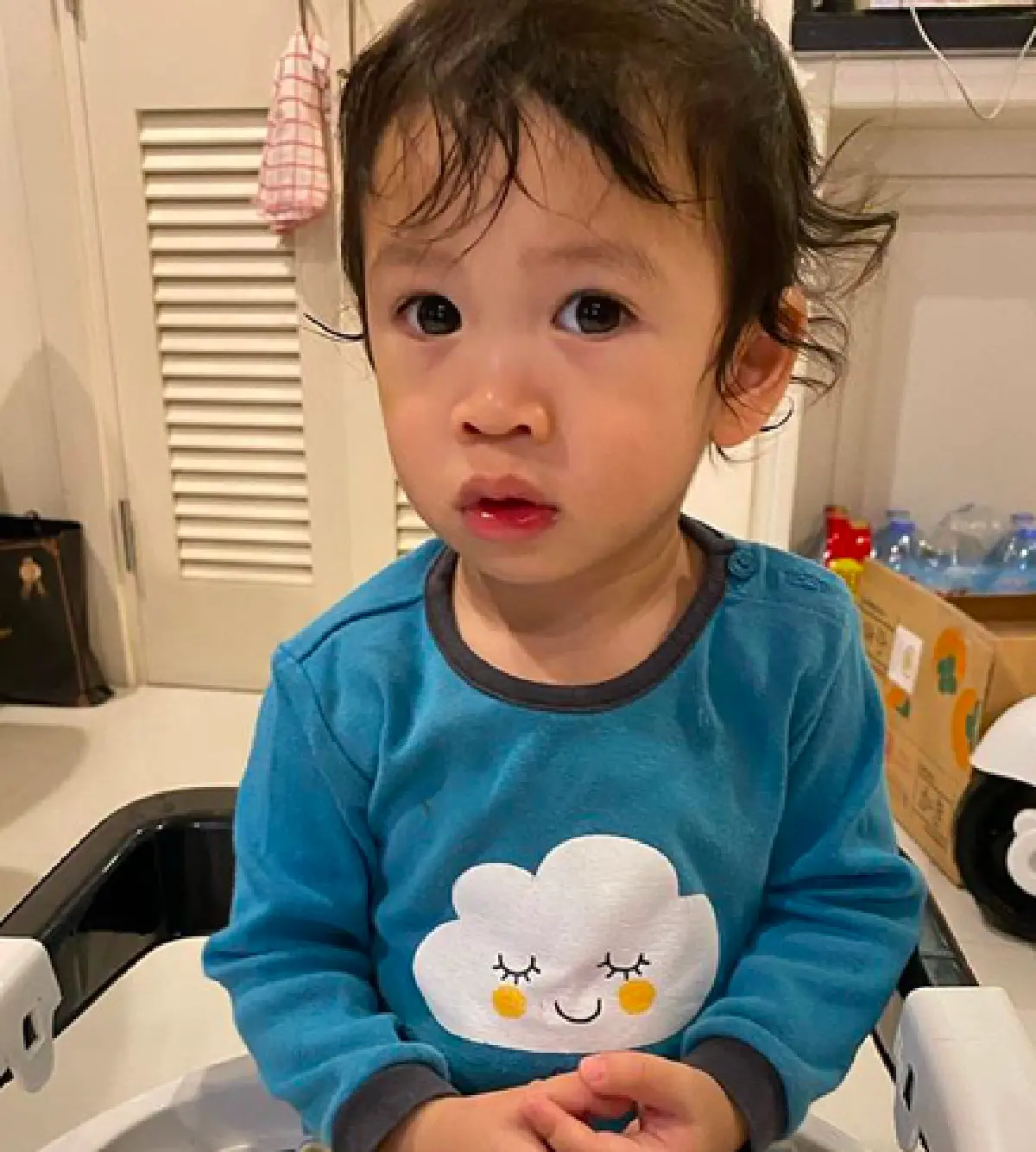 “น้องโพธิ์" ทำแฟนคลับช็อกหลังกินสปาเก็ตเส้นดำ แล้วเลอะปากจนดำไปหมด