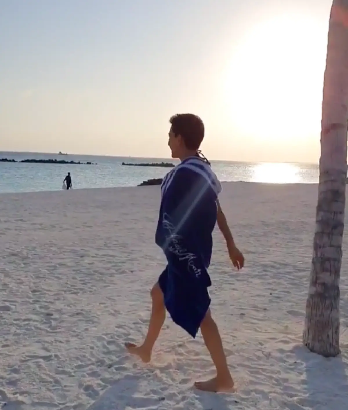 "อ้อม สุนิสา” สวมชุดบิกินี่โชว์เซ็กซี่เบาๆ ริมทะเล ทำ "โอปอล์" กรี๊ดแรงมาก