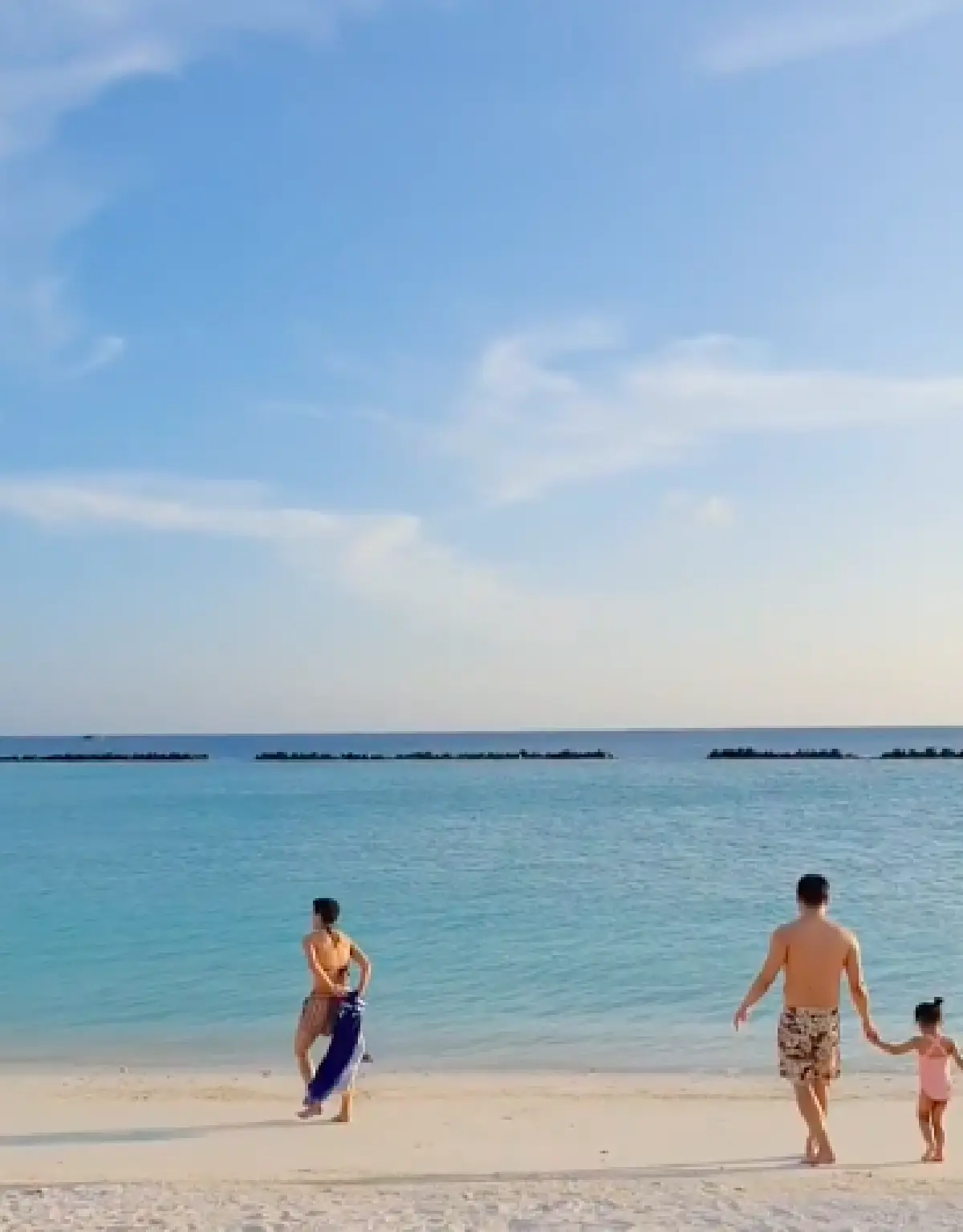 "อ้อม สุนิสา” สวมชุดบิกินี่โชว์เซ็กซี่เบาๆ ริมทะเล ทำ "โอปอล์" กรี๊ดแรงมาก