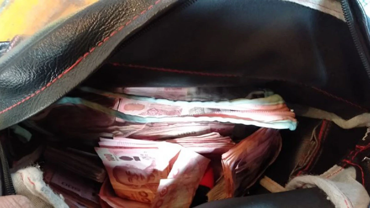 ยกย่องเจ้าของร้านอาหารเด็กเสิร์ฟเก็บเงินคืนนักท่องเที่ยวกว่า 7 แสน