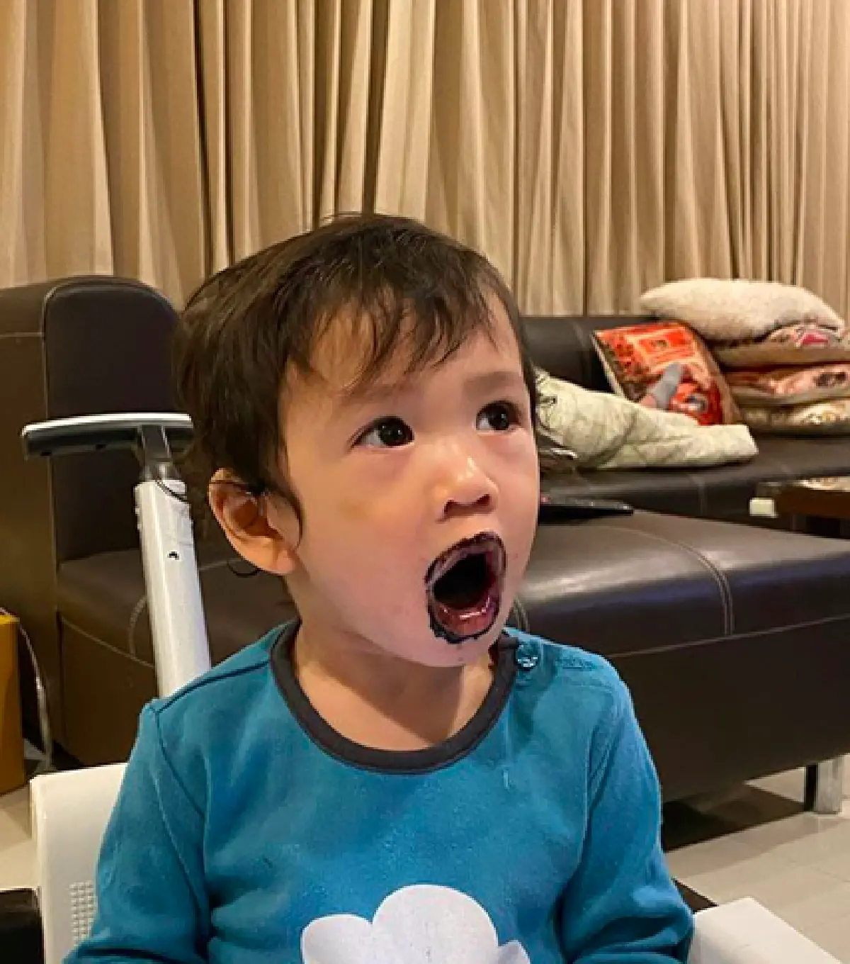 “น้องโพธิ์" ทำแฟนคลับช็อกหลังกินสปาเก็ตเส้นดำ แล้วเลอะปากจนดำไปหมด