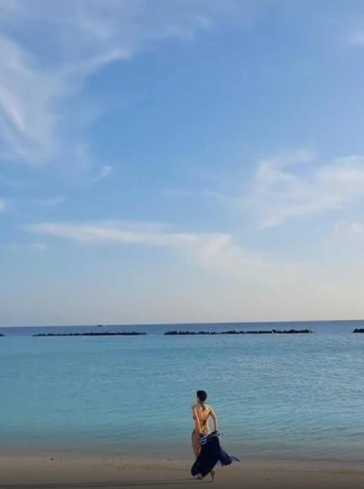 "อ้อม สุนิสา” สวมชุดบิกินี่โชว์เซ็กซี่เบาๆ ริมทะเล ทำ "โอปอล์" กรี๊ดแรงมาก