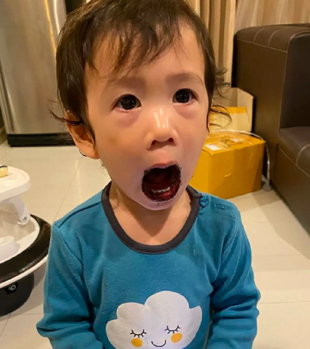 “น้องโพธิ์" ทำแฟนคลับช็อกหลังกินสปาเก็ตเส้นดำ แล้วเลอะปากจนดำไปหมด