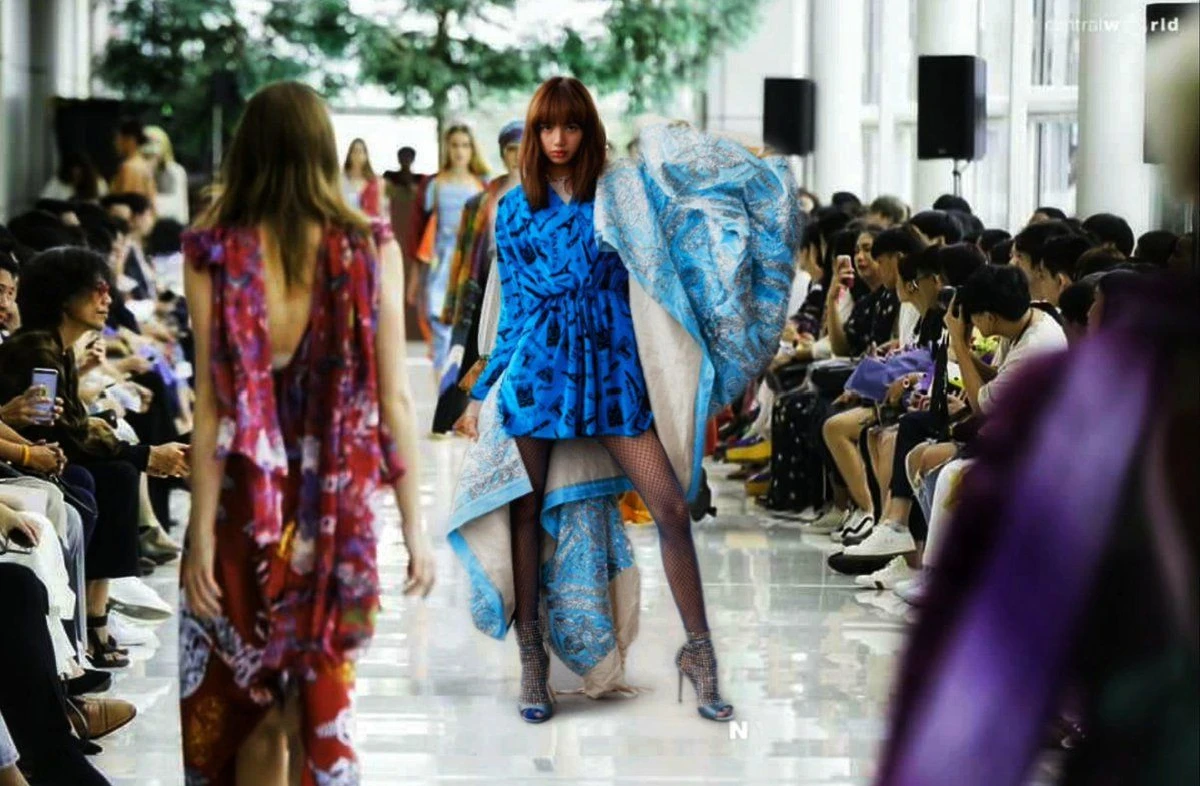 ชาว Blink พากันตัดต่อภาพสาว "ลิซ่า BLACKPINK” อยู่ทุกที่ในอิริยาบถต่างๆ