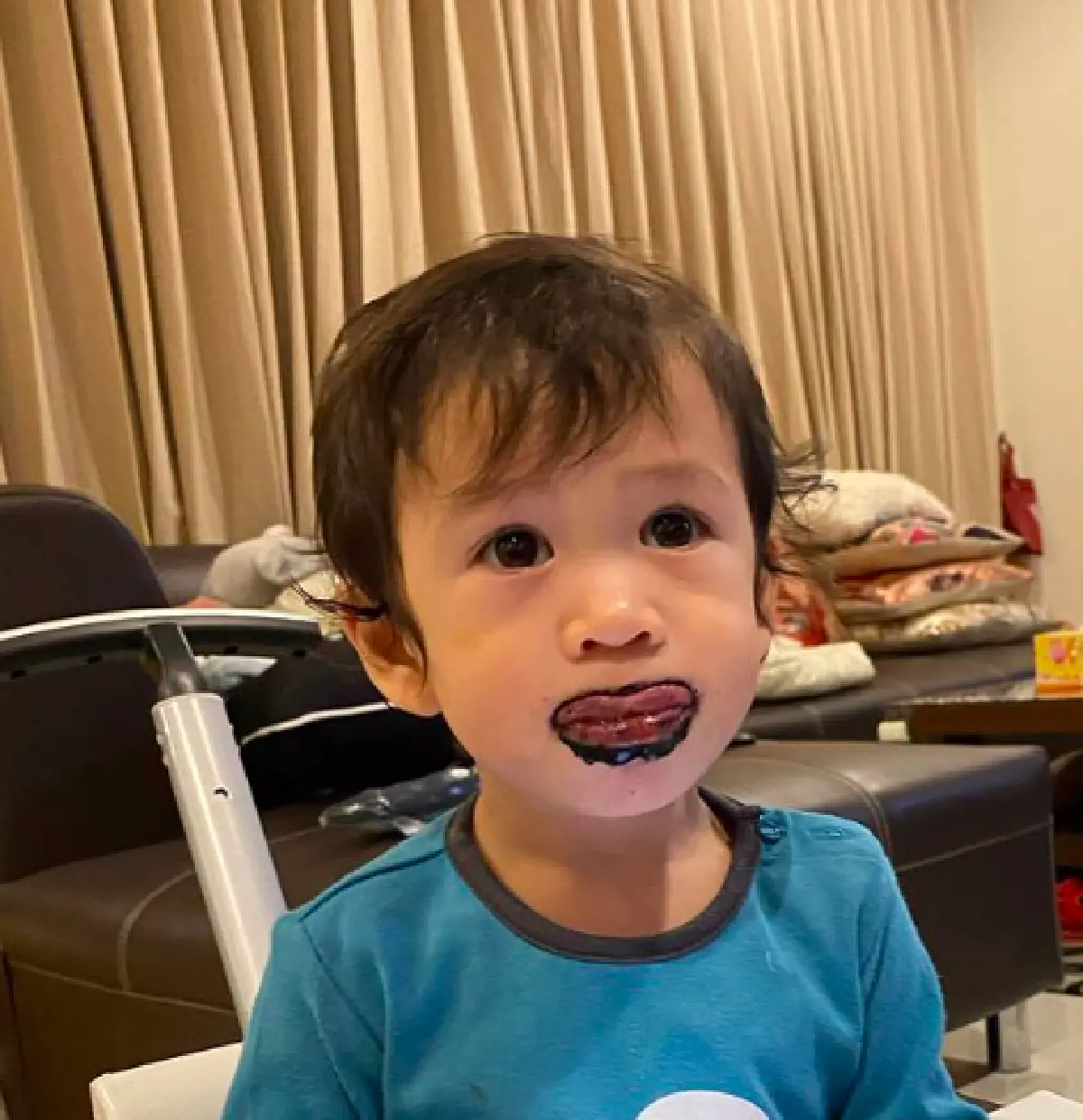 “น้องโพธิ์" ทำแฟนคลับช็อกหลังกินสปาเก็ตเส้นดำ แล้วเลอะปากจนดำไปหมด