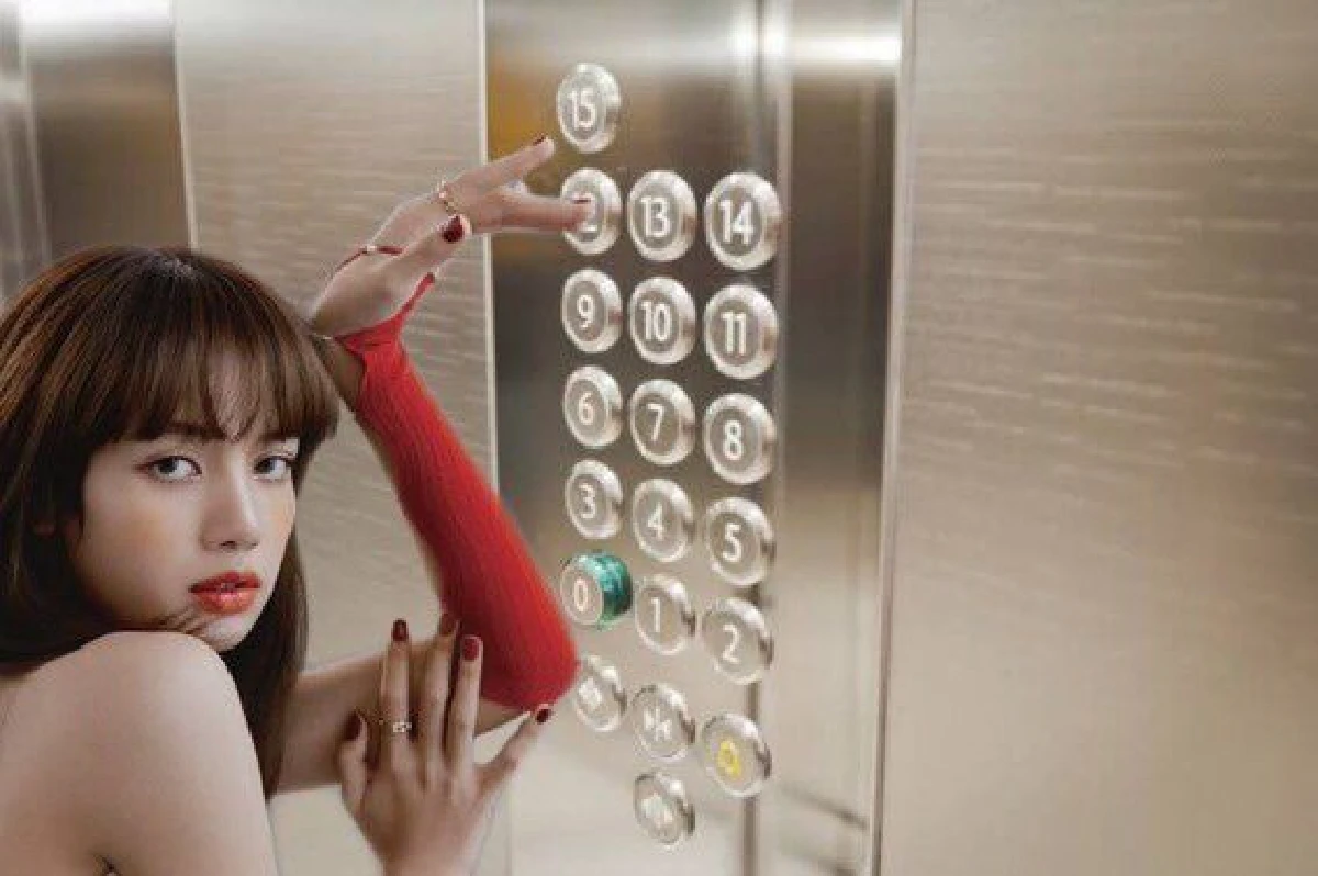 ชาว Blink พากันตัดต่อภาพสาว "ลิซ่า BLACKPINK” อยู่ทุกที่ในอิริยาบถต่างๆ