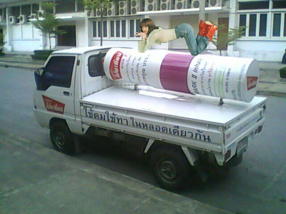 ชาว Blink พากันตัดต่อภาพสาว "ลิซ่า BLACKPINK” อยู่ทุกที่ในอิริยาบถต่างๆ