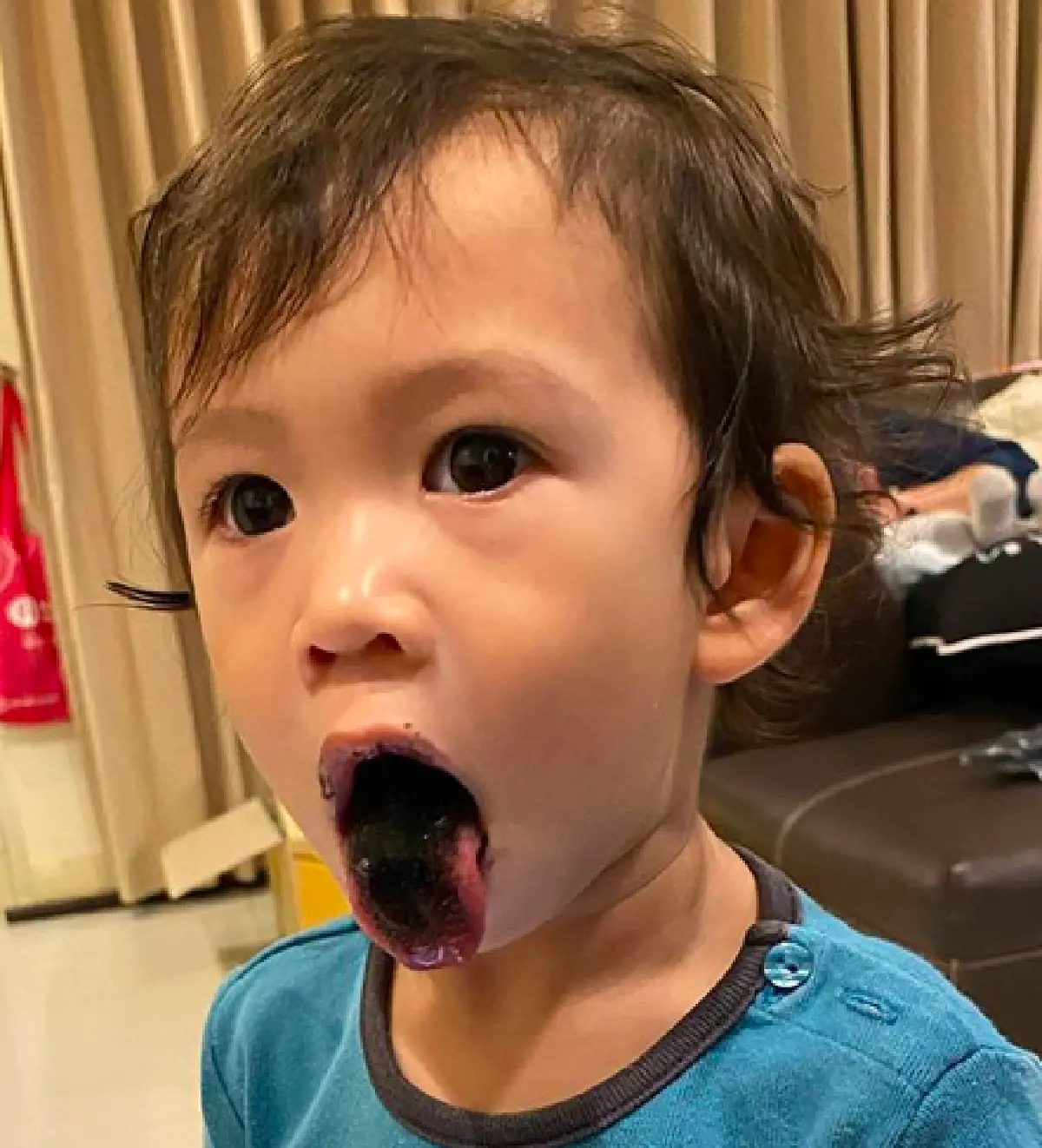 “น้องโพธิ์" ทำแฟนคลับช็อกหลังกินสปาเก็ตเส้นดำ แล้วเลอะปากจนดำไปหมด