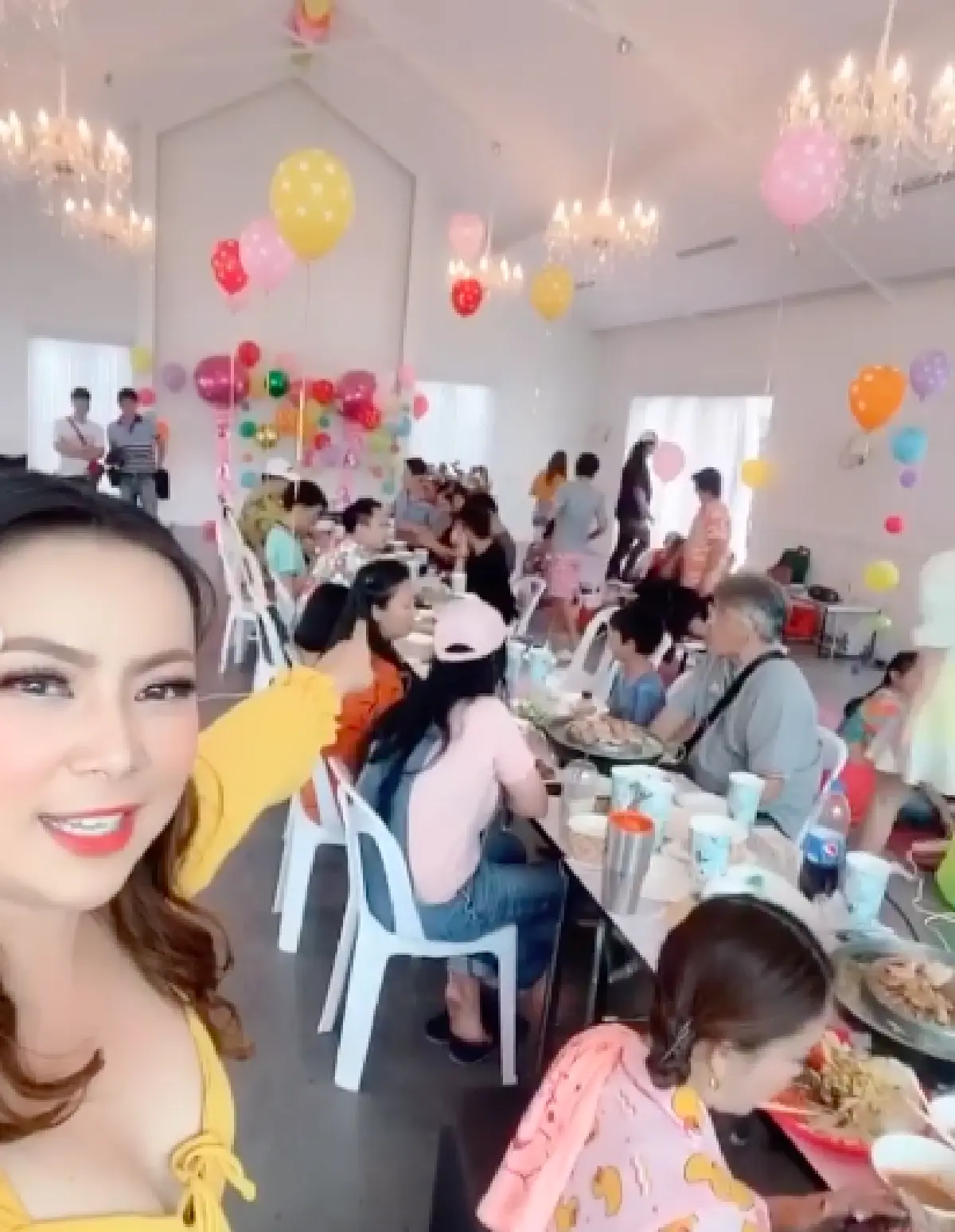 “บุ๋ม ปนัดดา” แฮปปี้กินหมูกะทะครั้งแรกในชีวิต ในงานวันเกิดอายุครบ 44 ปี