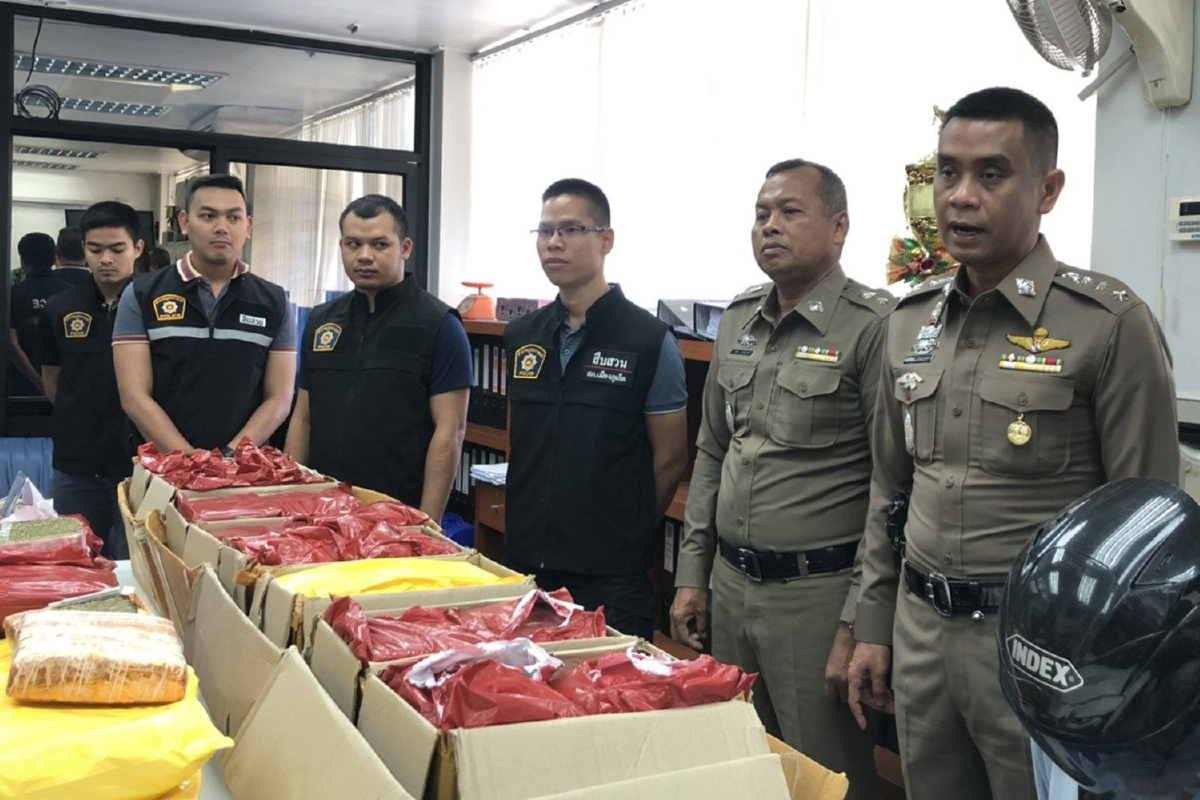 จับอาหลานขนกัญชา 120 กก.สั่งซื้อผ่านไลน์ชื่อ"ความคิด" จับอาหลานขนกัญชา 120 กก.สั่งซื้อผ่านไลน์ชื่อ"ความคิด"