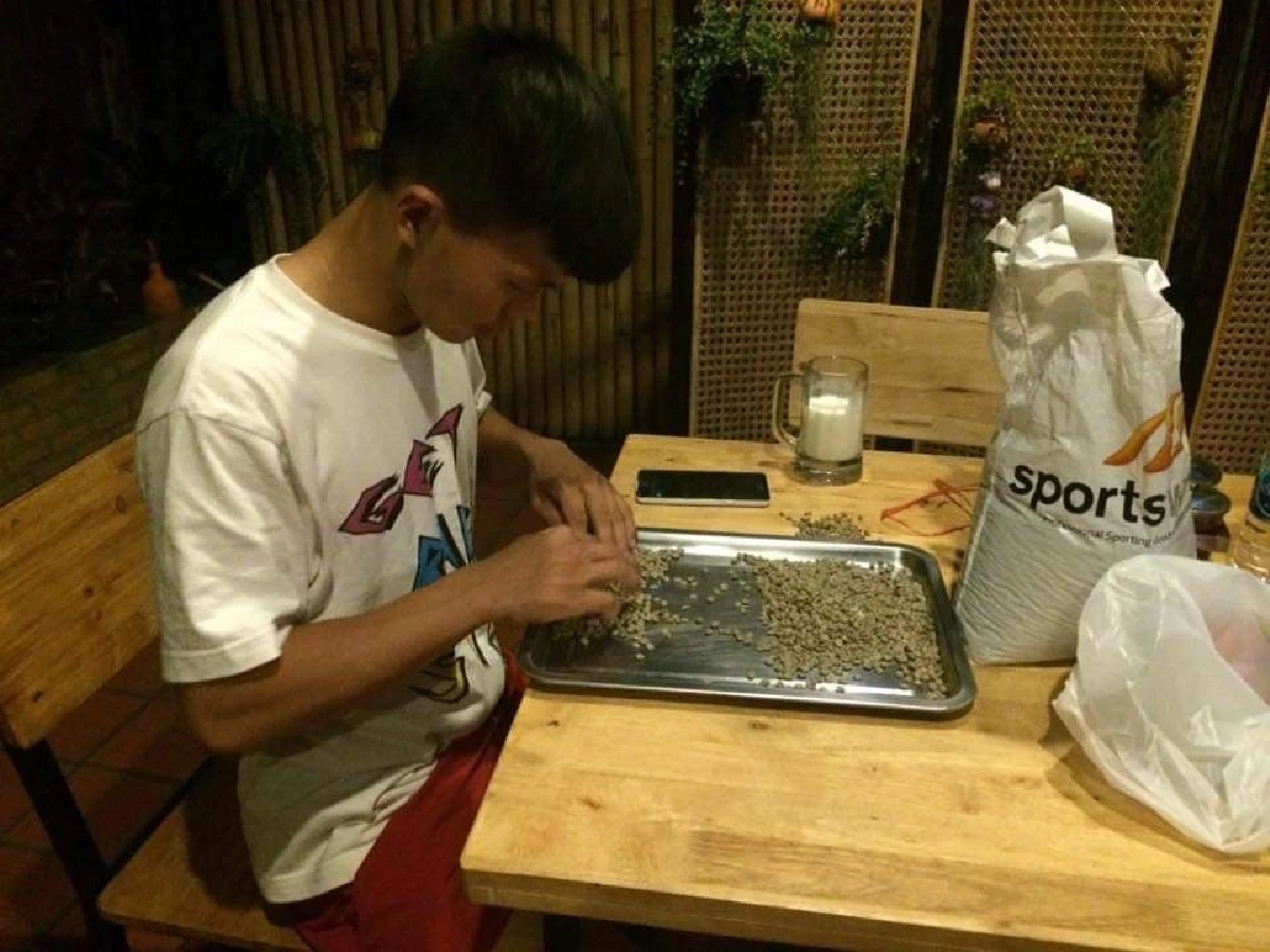 ดริปกาแฟบนมอ’ไซค์ “สมพงษ์ เม่อโปะ” อาข่าหนุ่มผู้หวังพัฒนากาแฟชาวเหนือ