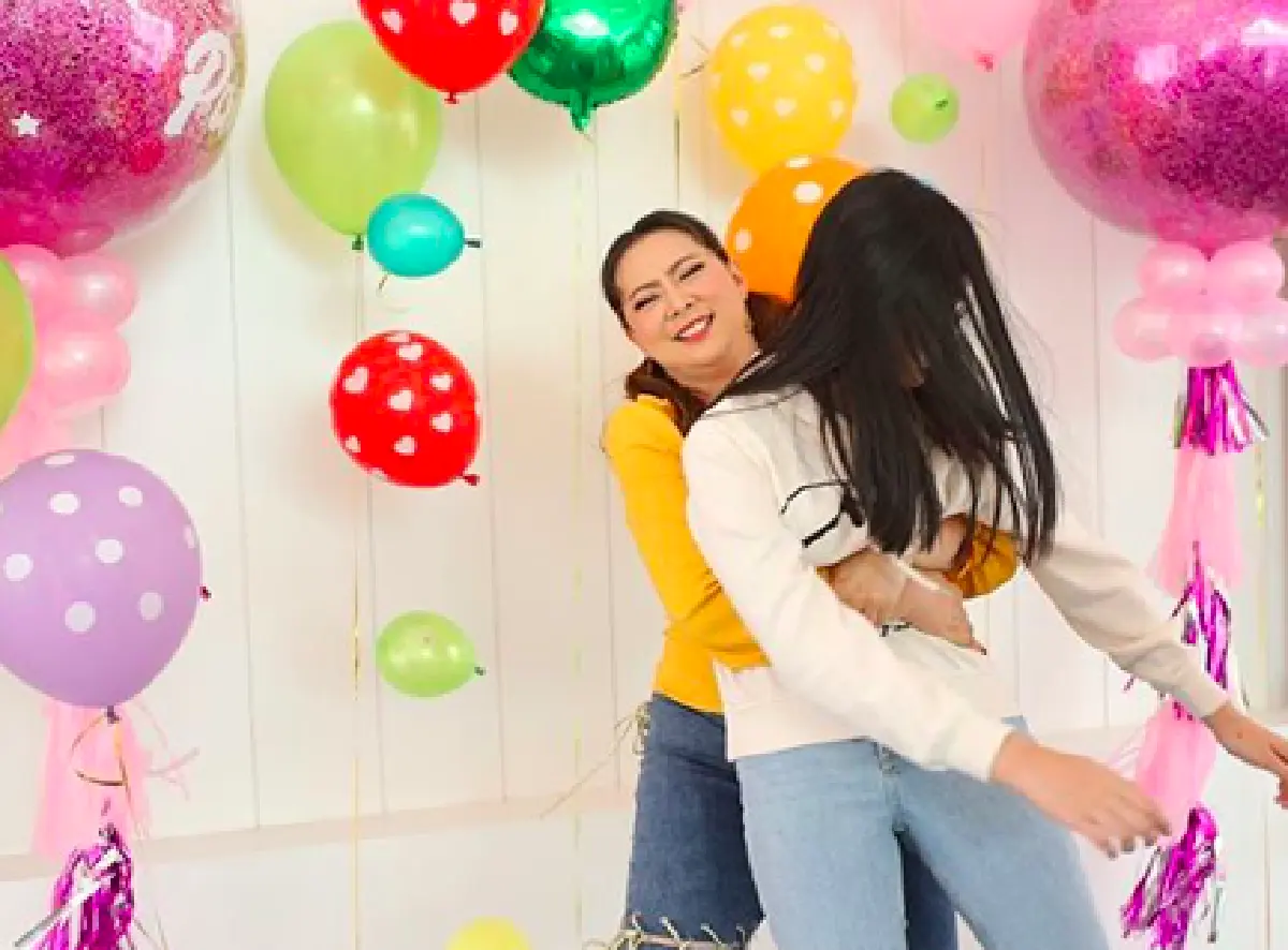 “บุ๋ม ปนัดดา” แฮปปี้กินหมูกะทะครั้งแรกในชีวิต ในงานวันเกิดอายุครบ 44 ปี