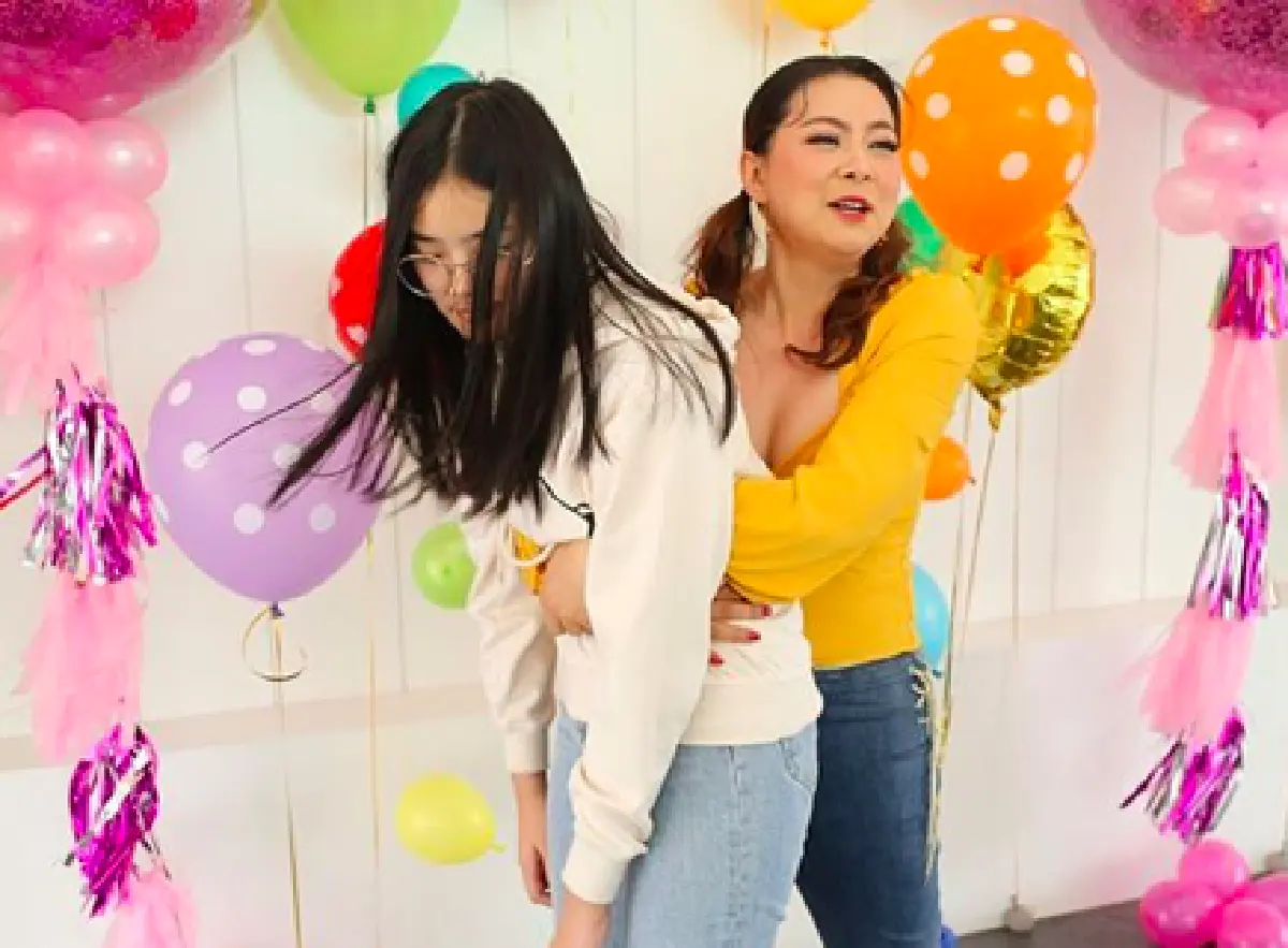 “บุ๋ม ปนัดดา” แฮปปี้กินหมูกะทะครั้งแรกในชีวิต ในงานวันเกิดอายุครบ 44 ปี