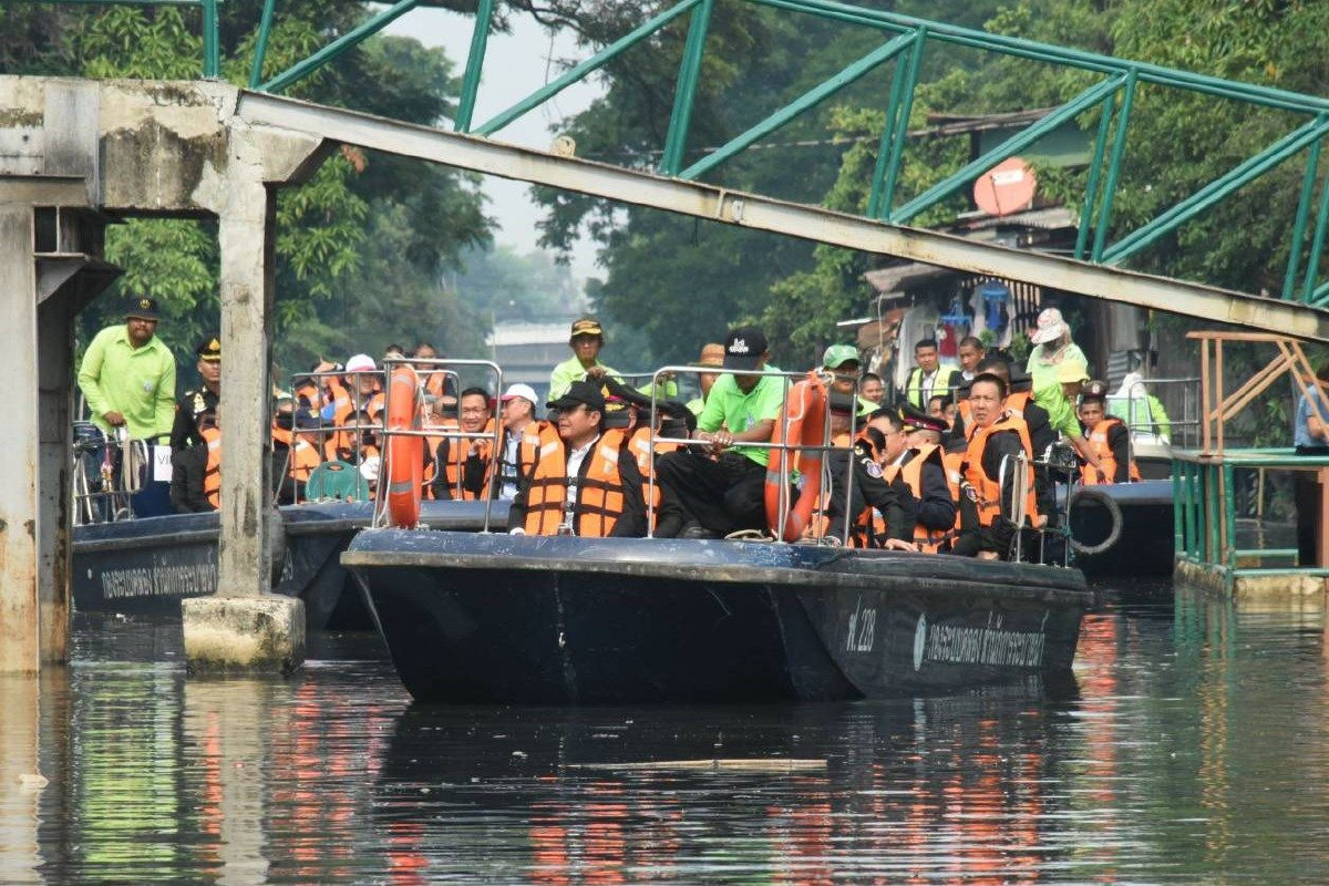 "ลุงตู่"นั่งเรือตรวจความก้าวหน้าการก่อสร้างเขื่อนคลองเปรมประชากร "ลุงตู่"นั่งเรือตรวจความก้าวหน้าการก่อสร้างเขื่อนคลองเปรมประชากร