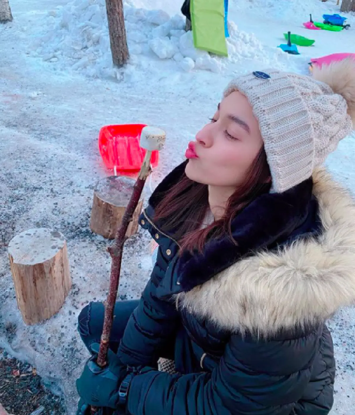 "หยาด หยาดทิพย์" แซ่บทะลุหิมะ นุ่งผ้าห่มอวดช่วงบนขาวๆ