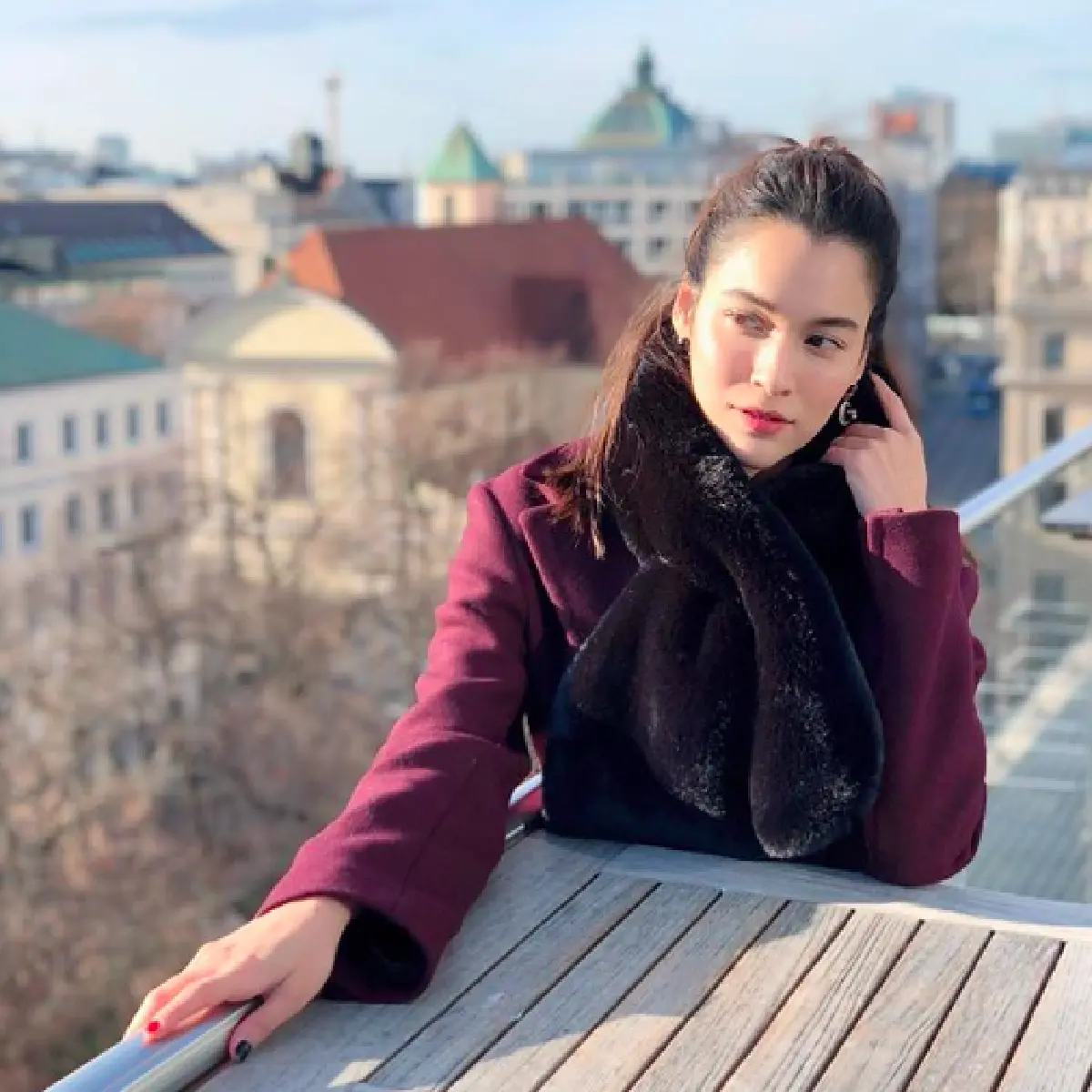 "หยาด หยาดทิพย์" แซ่บทะลุหิมะ นุ่งผ้าห่มอวดช่วงบนขาวๆ