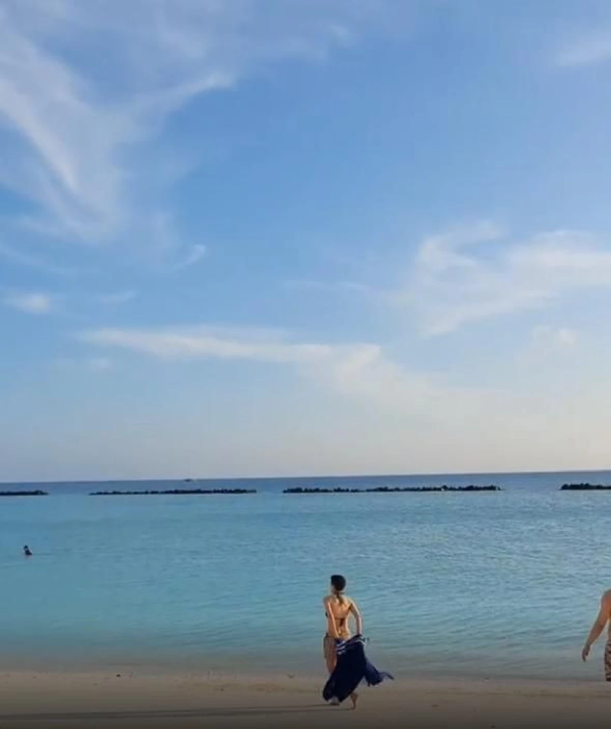 เต้ย จรินทร์พร เผยที่มาชุดบิกินี่ของ อ้อม สุนิสา นานๆทีของเซ็กซี่ทำเอาแฟนคลับตะลึง