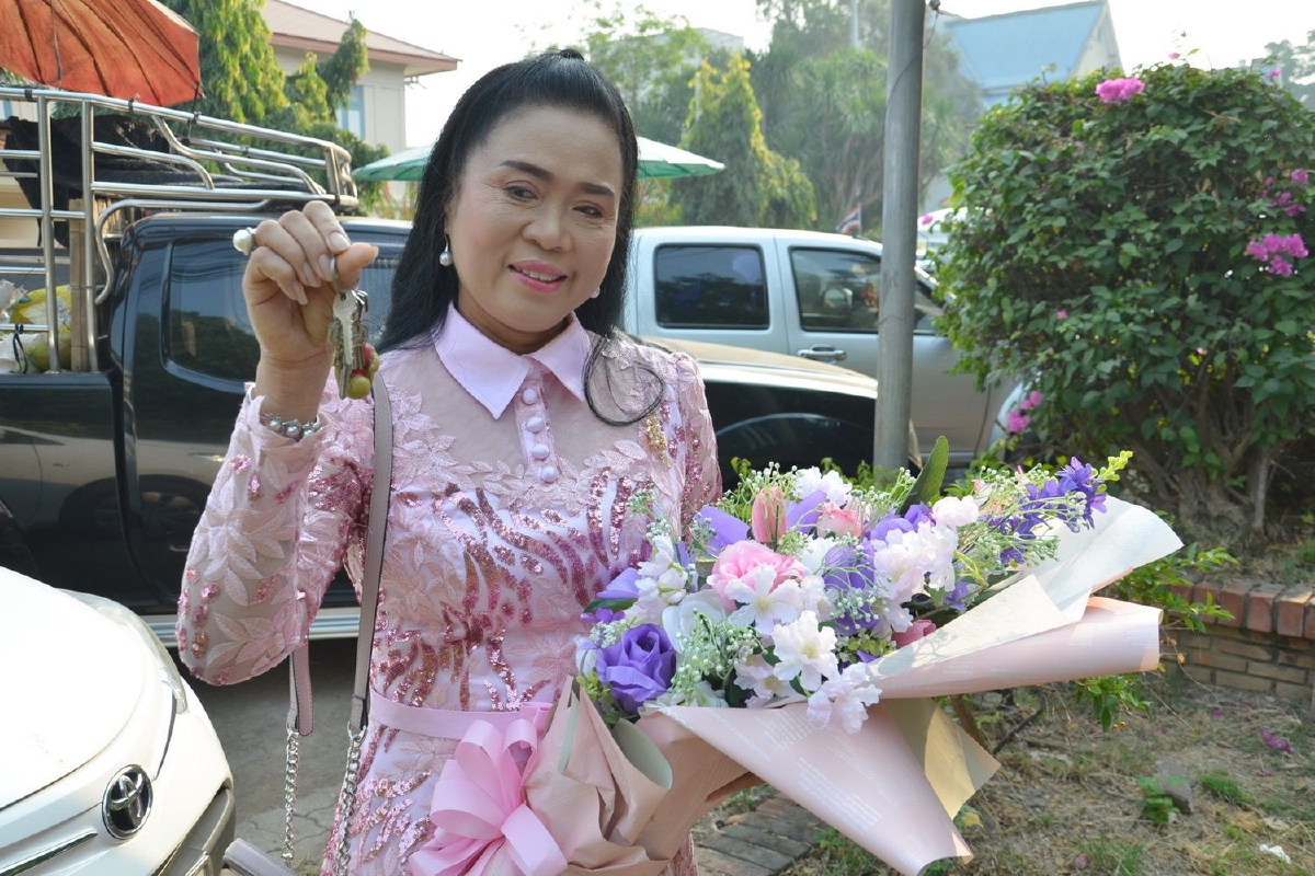 ครูปุ้มภรรยา ฝากถึงครูชลธีกุญแจบ้านแขวนไว้ที่เดิมเปิดต้อนรับเสมอ ครูปุ้มภรรยา ฝากถึงครูชลธีกุญแจบ้านแขวนไว้ที่เดิมเปิดต้อนรับเสมอ