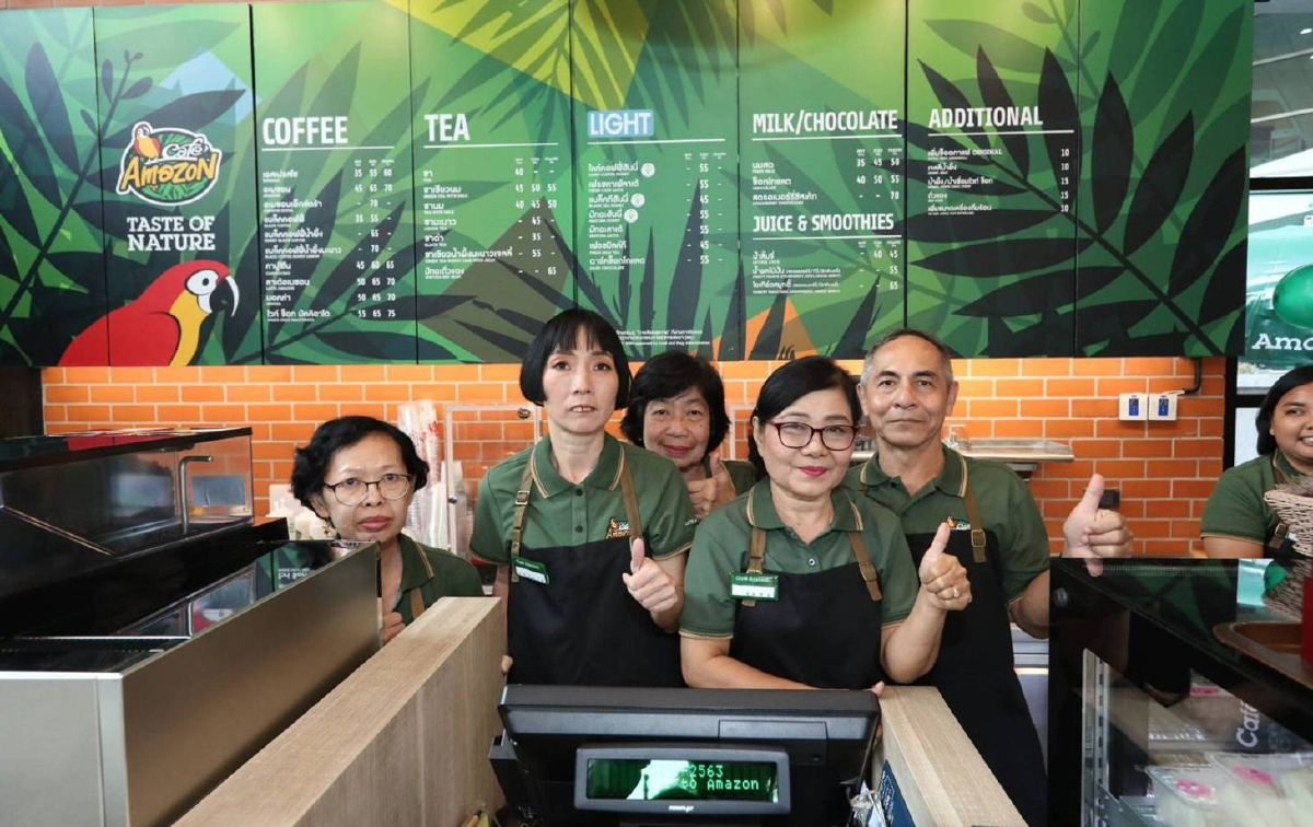 'โออาร์' เปิดตัว บาริสต้าสูงวัย พร้อมเสิร์ฟลูกค้า คาเฟ่ อเมซอนแห่งแรก 'โออาร์' เปิดตัว บาริสต้าสูงวัย พร้อมเสิร์ฟลูกค้า คาเฟ่ อเมซอนแห่งแรก