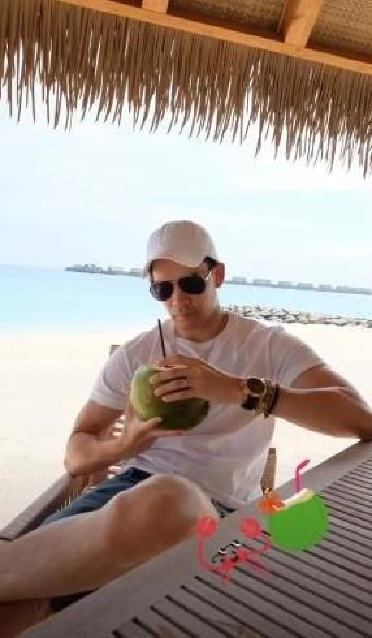 "ศรีริต้า-กรณ์" จัดทริปแรกหลังแต่งงาน หวานๆ กันบนเกาะกลางทะเล