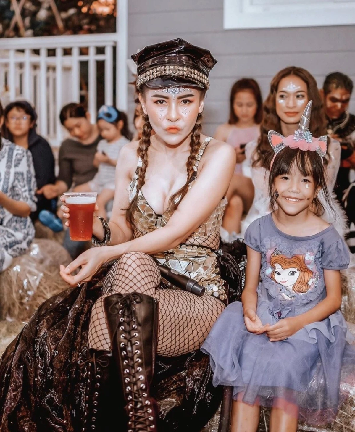 เป๊กกี้ ศรีธัญญา เนรมิตปาร์ตี้ปีใหม่สุดเริ่ด! แจกของขวัญชิ้นใหญ่ทุ่มเงินหลักล้าน