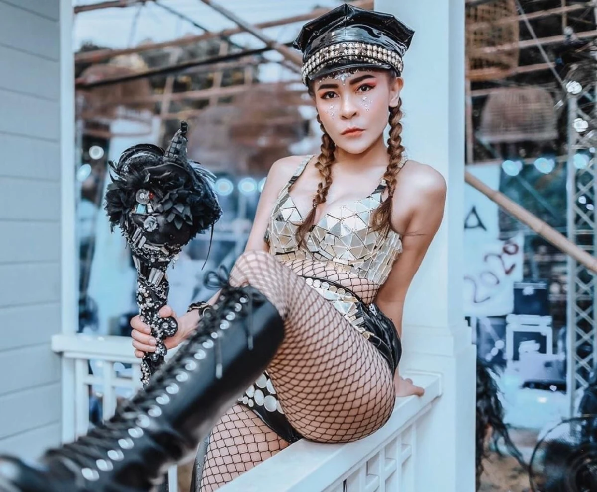 เป๊กกี้ ศรีธัญญา เนรมิตปาร์ตี้ปีใหม่สุดเริ่ด! แจกของขวัญชิ้นใหญ่ทุ่มเงินหลักล้าน