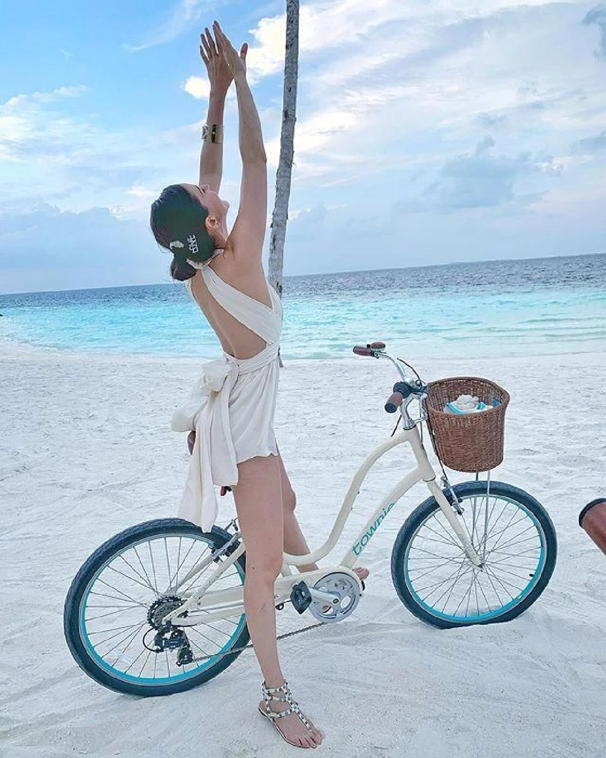 "ศรีริต้า-กรณ์" จัดทริปแรกหลังแต่งงาน หวานๆ กันบนเกาะกลางทะเล