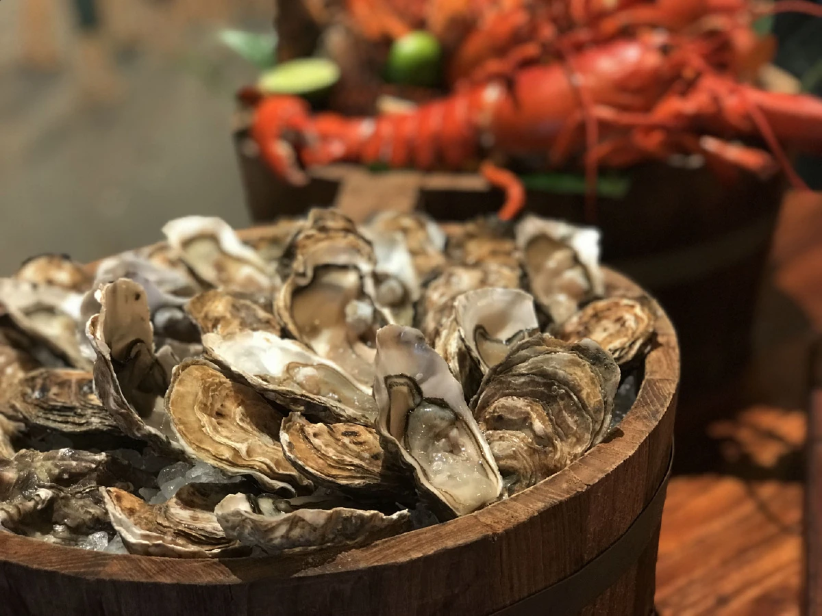 Surf “n” Turf Sunday Brunch เสิร์ฟความอร่อยสุดอลังเดือนละครั้งเท่านั้น