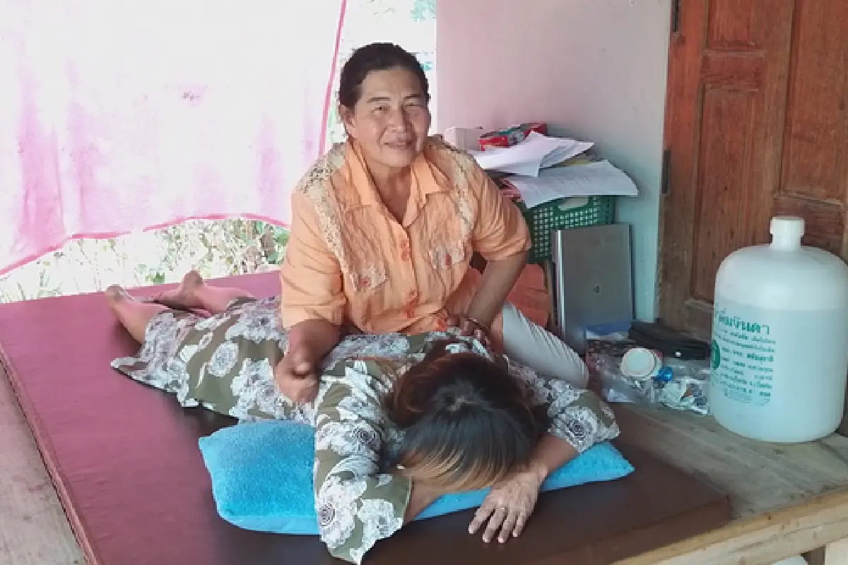 ไม่ทิ้งลูก! หญิงวัย61รับจ้างนวดเลี้ยงลูกชายพิการสมอง