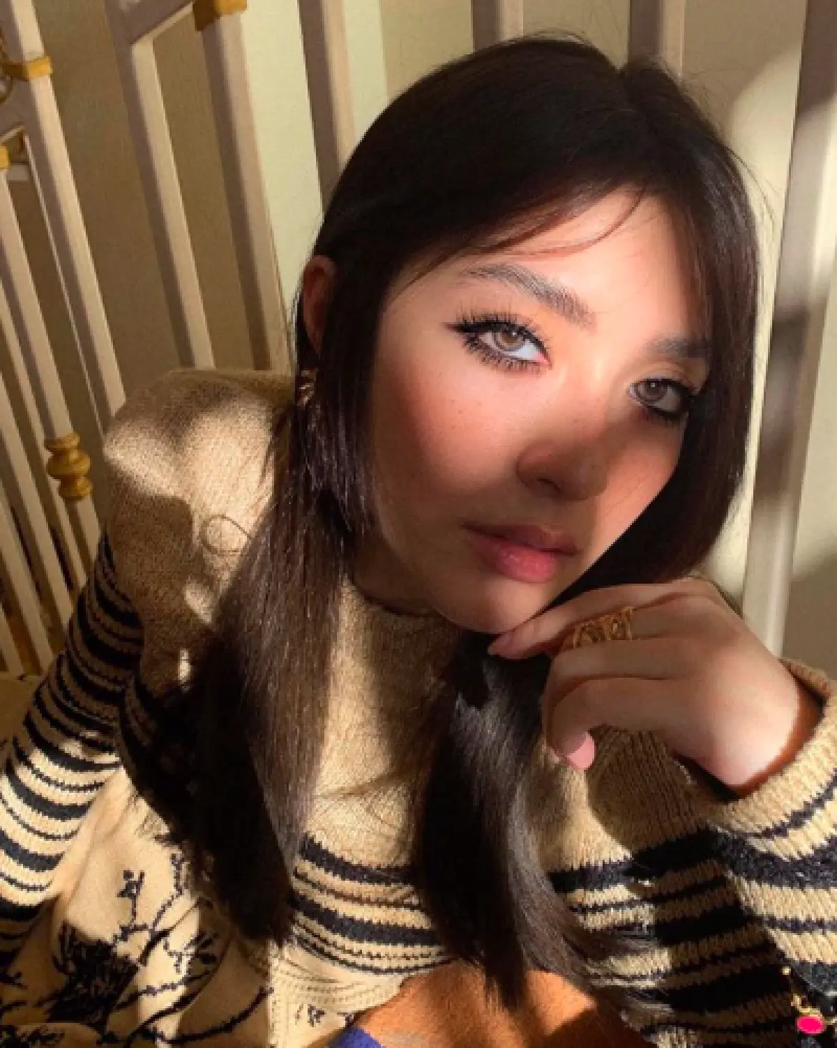 ลุคนี้ผ่านไหม!? ส่องภาพสาวๆ คนบันเทิงกับการแต่งหน้าแบบวินเทจ คิ้วฟู ตาเข้ม ขนตายาว