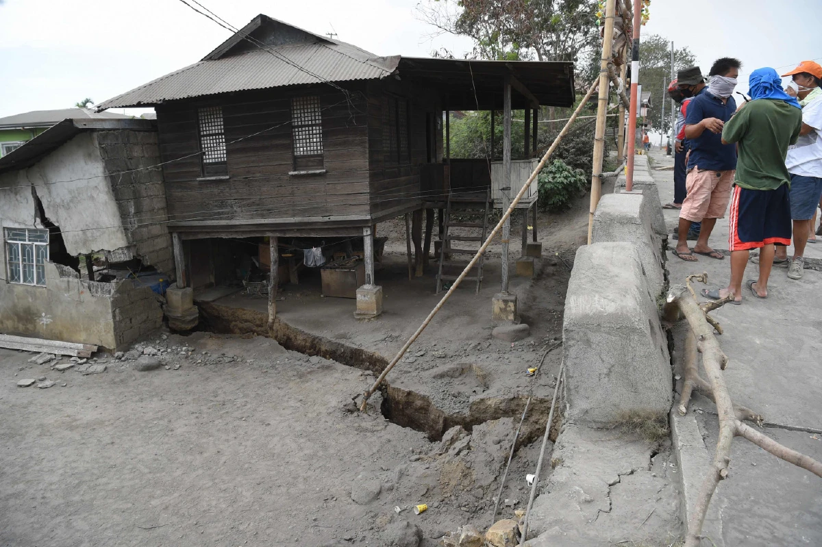 ภูเขาไฟตาอัลยังไม่ระเบิดตามนัด ชาวบ้านหมดความอดทนแห่หนีกลับ