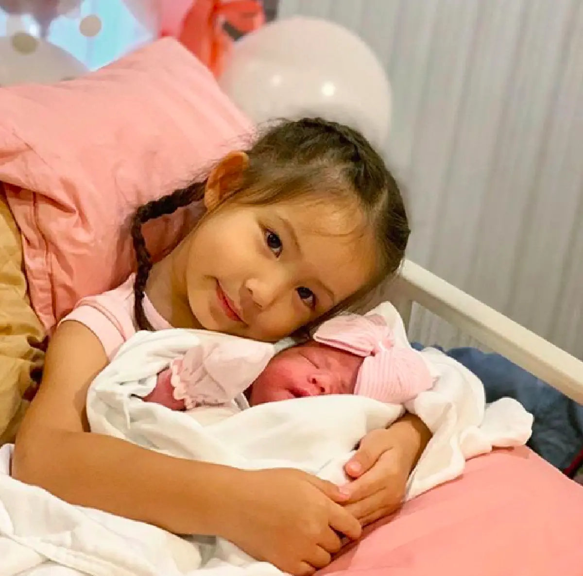 3 สาวแก๊งนางฟ้าแห่รับขวัญหลานคนใหม่ “น้องลิษา” ลูกสาว “แอน อลิชา"