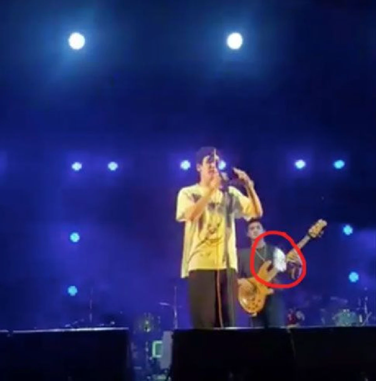 เรียงดราม่าเรื่องใหม่ของ “Meyou” ถูกแฉหยิ่งใส่คนจ้าง โยนของบนเวที ชูนิ้วกลางใส่คนดู