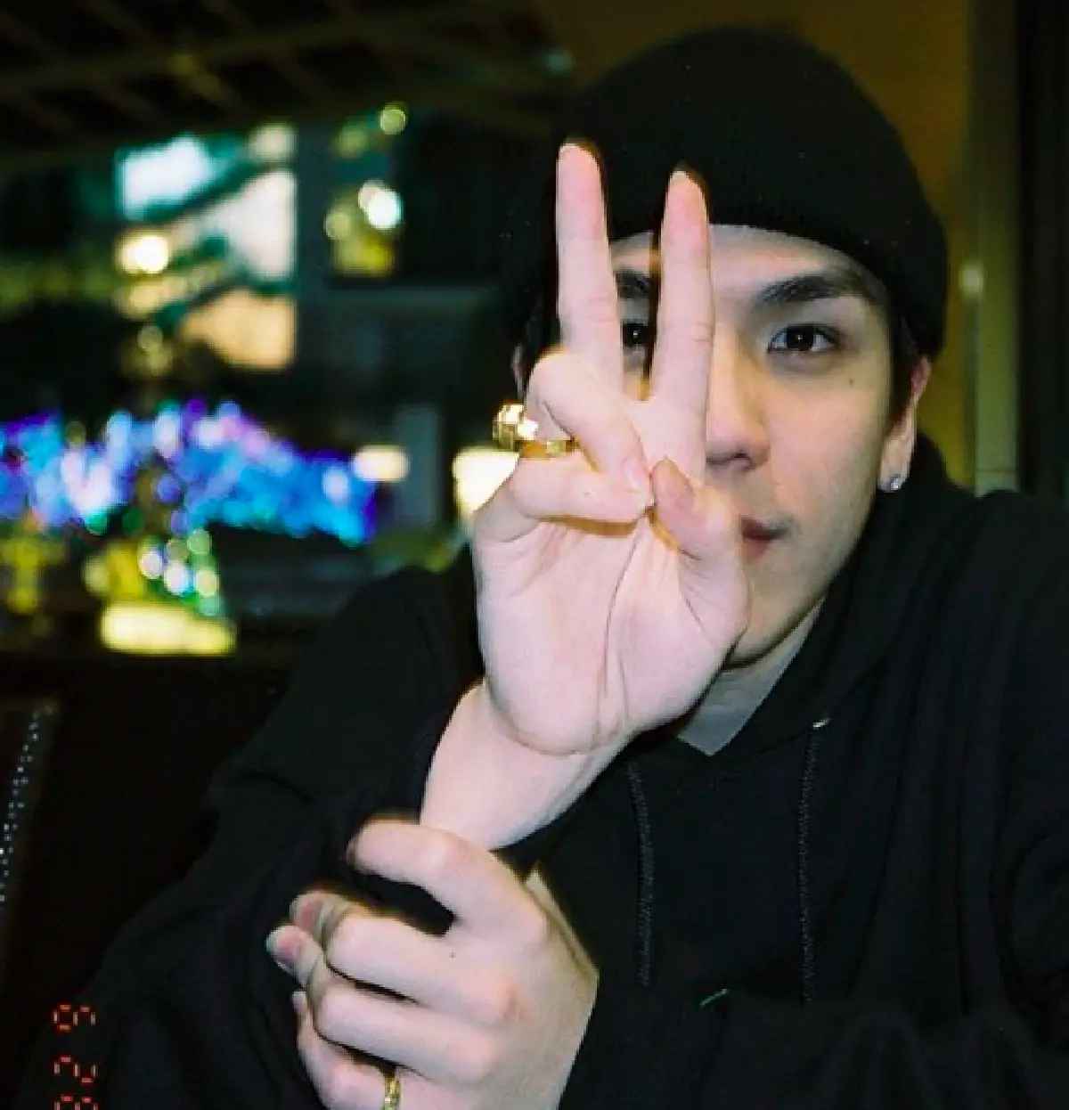 เรียงดราม่าเรื่องใหม่ของ “Meyou” ถูกแฉหยิ่งใส่คนจ้าง โยนของบนเวที ชูนิ้วกลางใส่คนดู