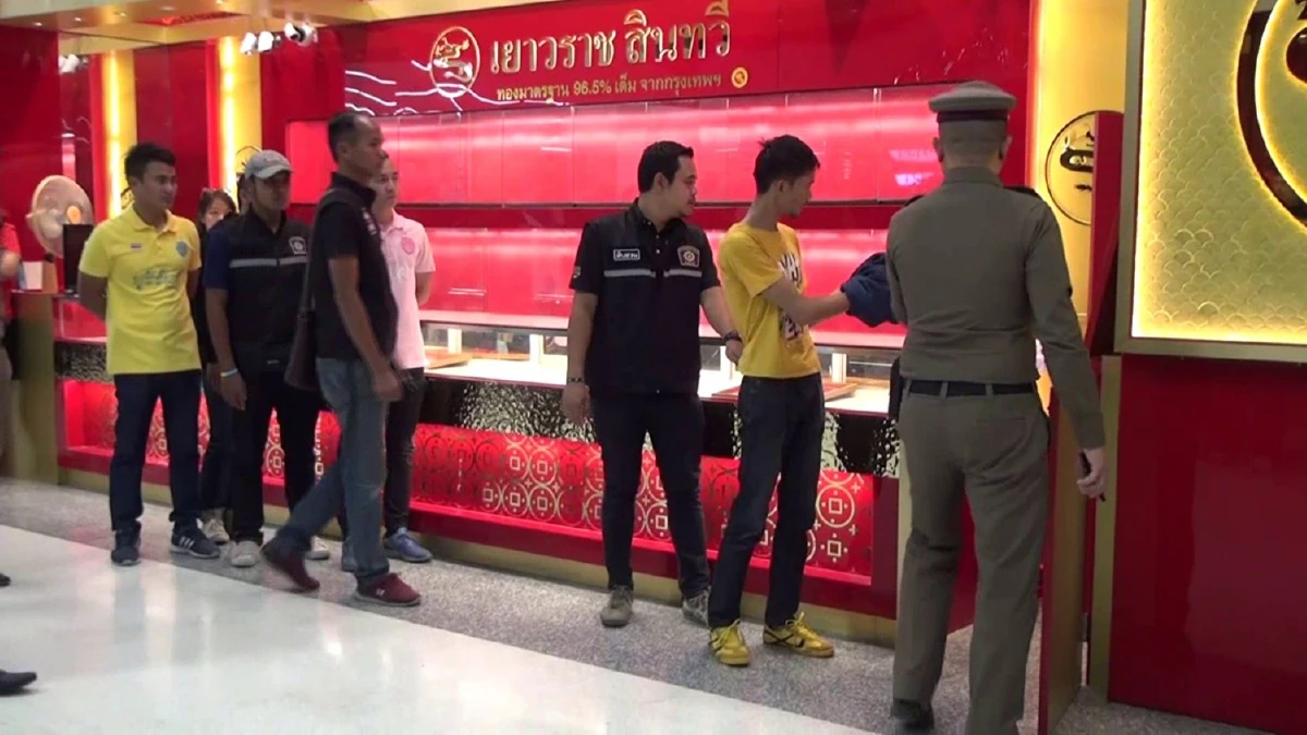 เพื่อนสาวโจรงัดร้านทองกวาดไปเกือบ 4 ล้านโร่นำทองคืนหวั่นมีความผิด